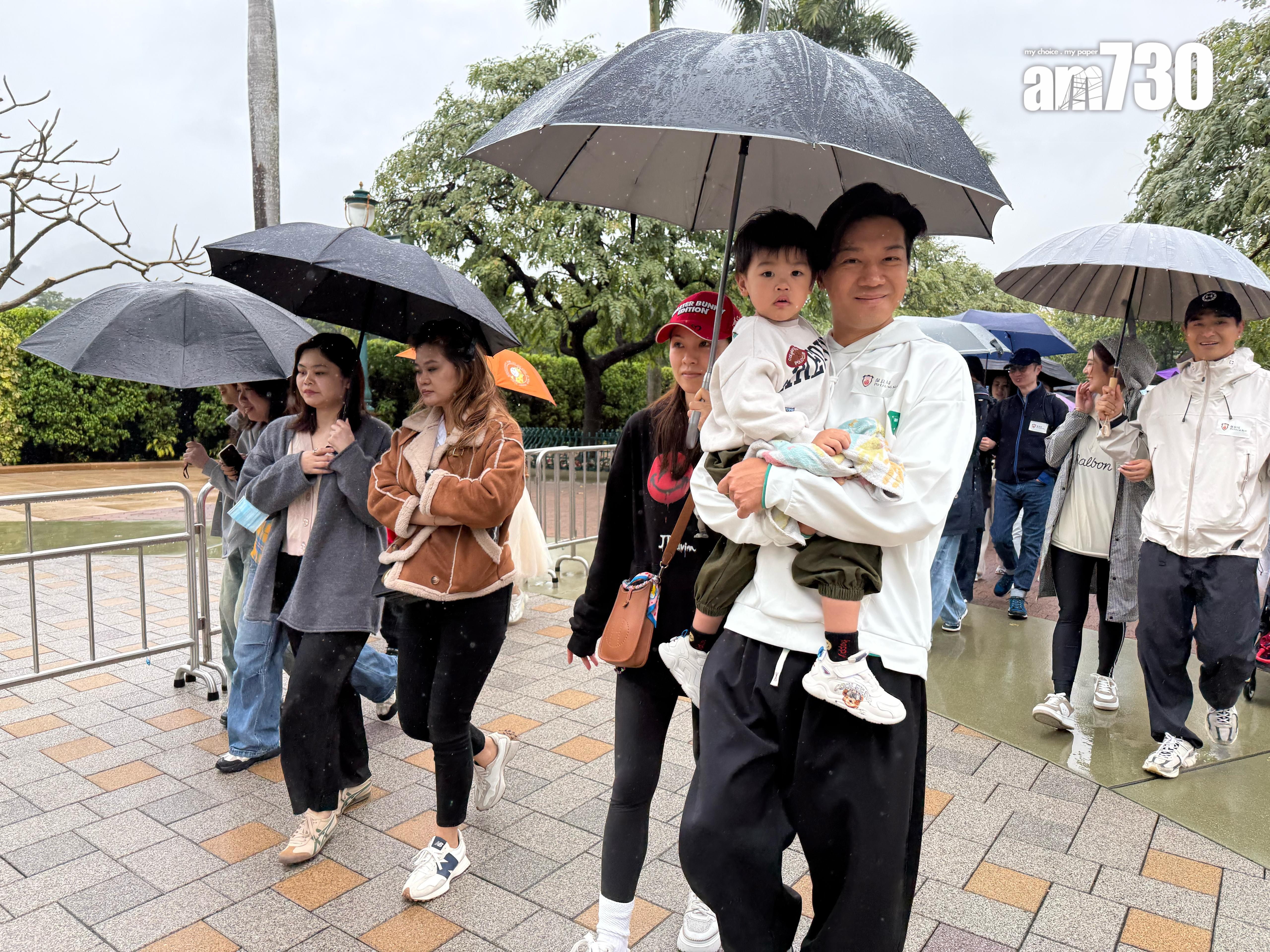 黎諾懿一家大細出席活動。(娛樂組攝)