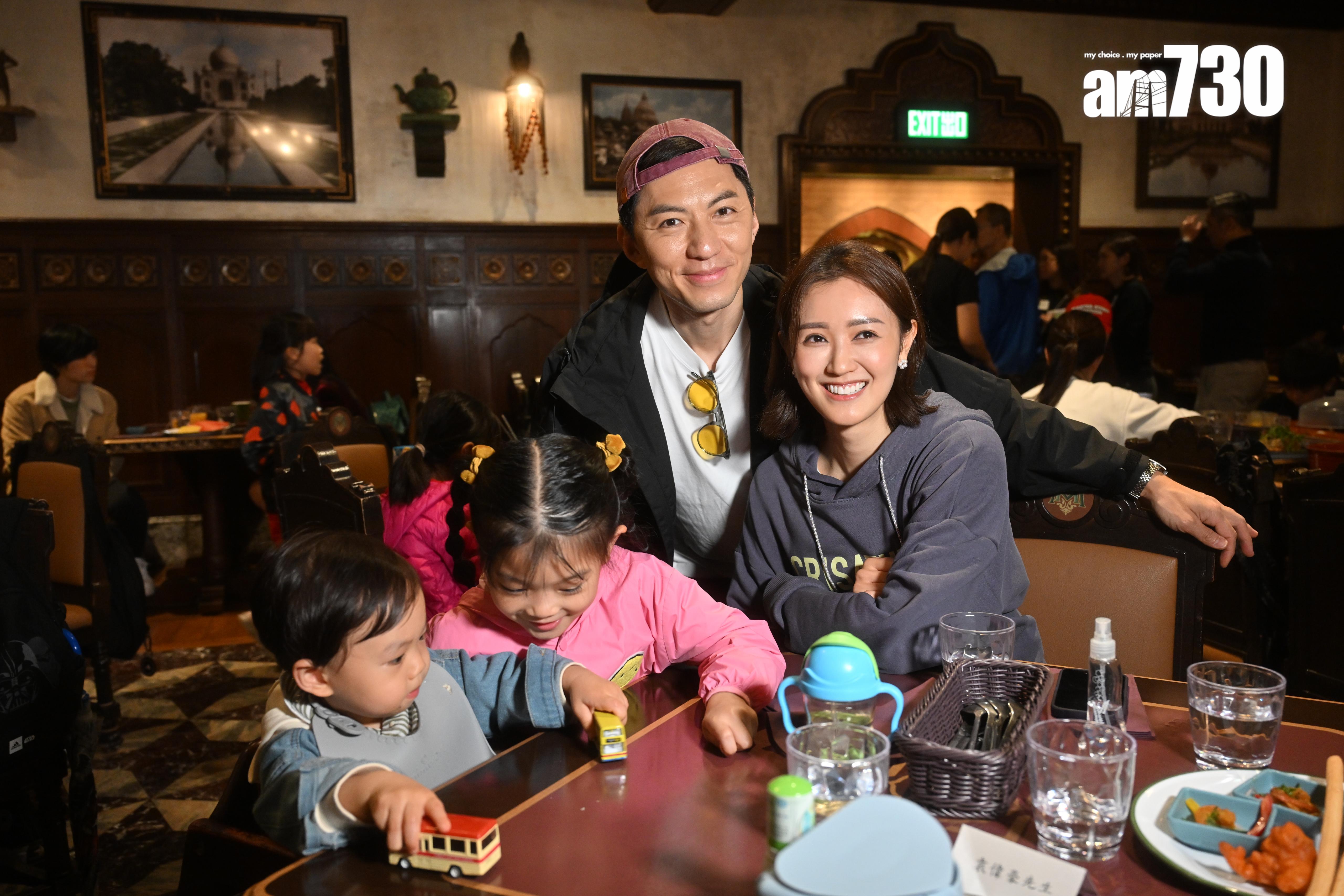 袁偉豪與張寶兒帶埋囝囝出席保良局「童愛樂遊迪士尼」活動,小豬比跟袁咕碌玩得非常開心。(娛樂組攝)