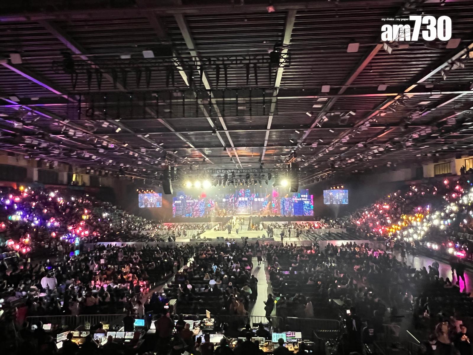 《Chill Club推介榜年度推介24/25》準時開始,但仍有大批觀眾未入場。