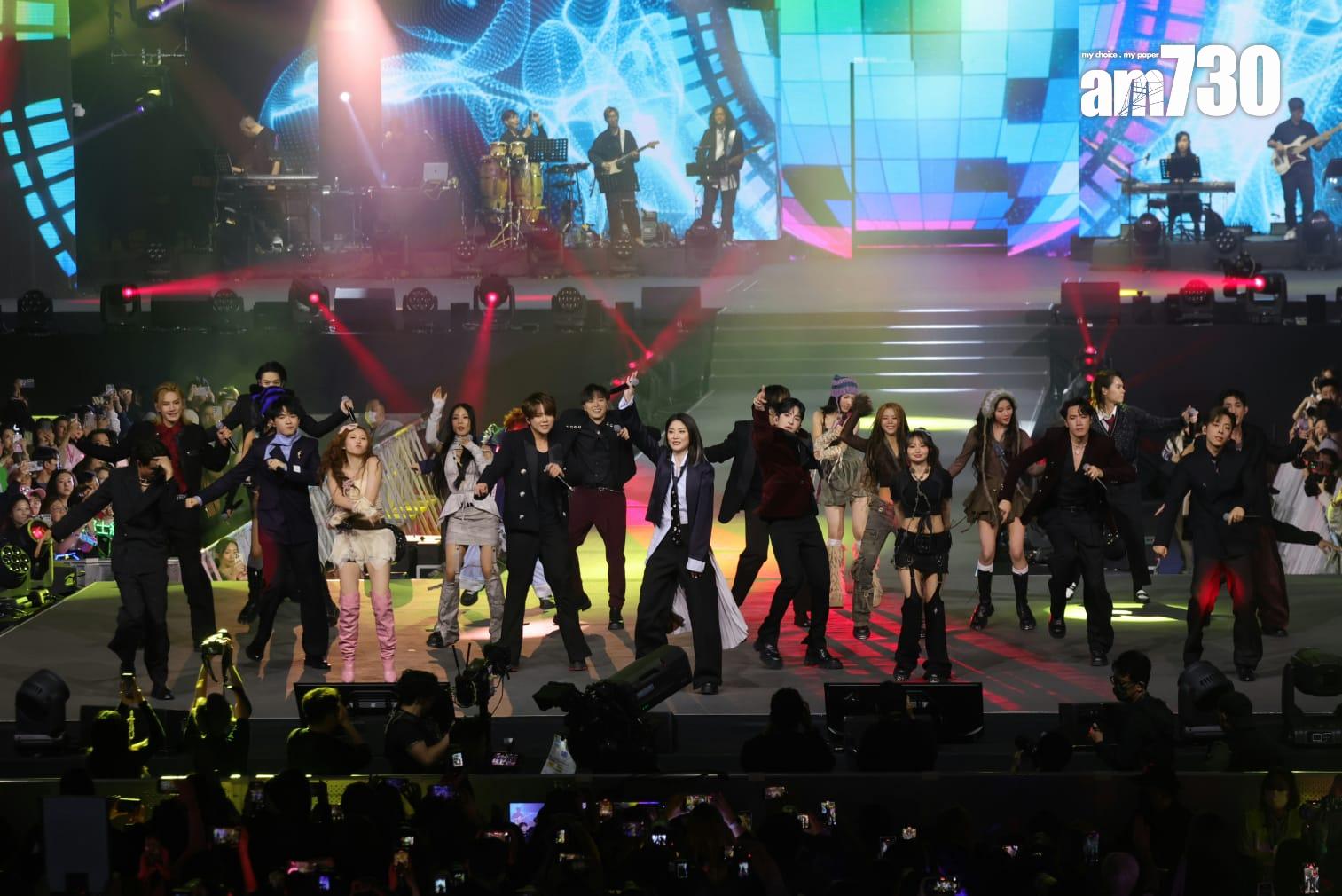 陳慧琳與MIRROR、COLLAR及ERROR的肥仔梁業同台跳唱《失憶周未》。