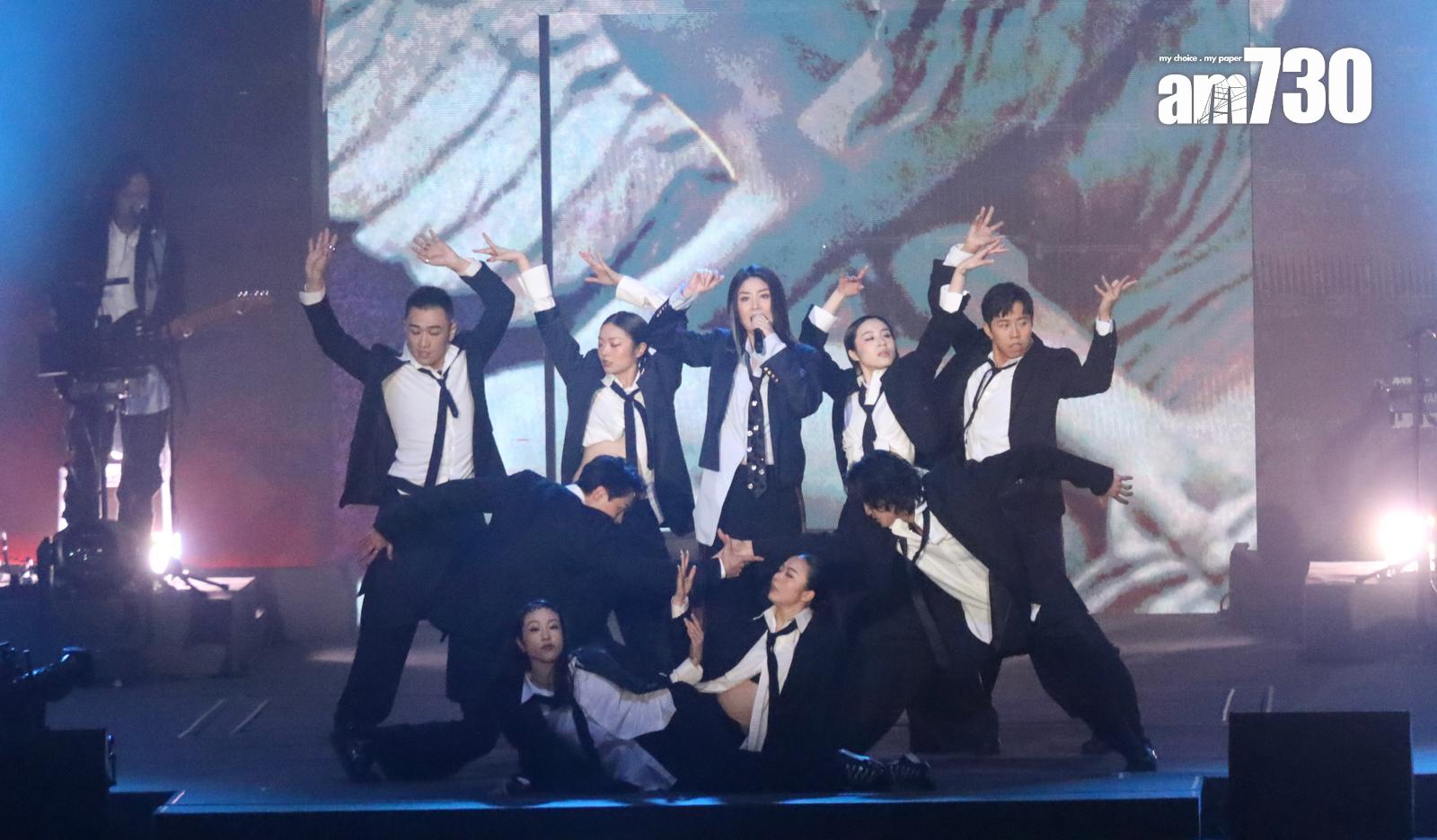 Kelly壓軸出場表演。