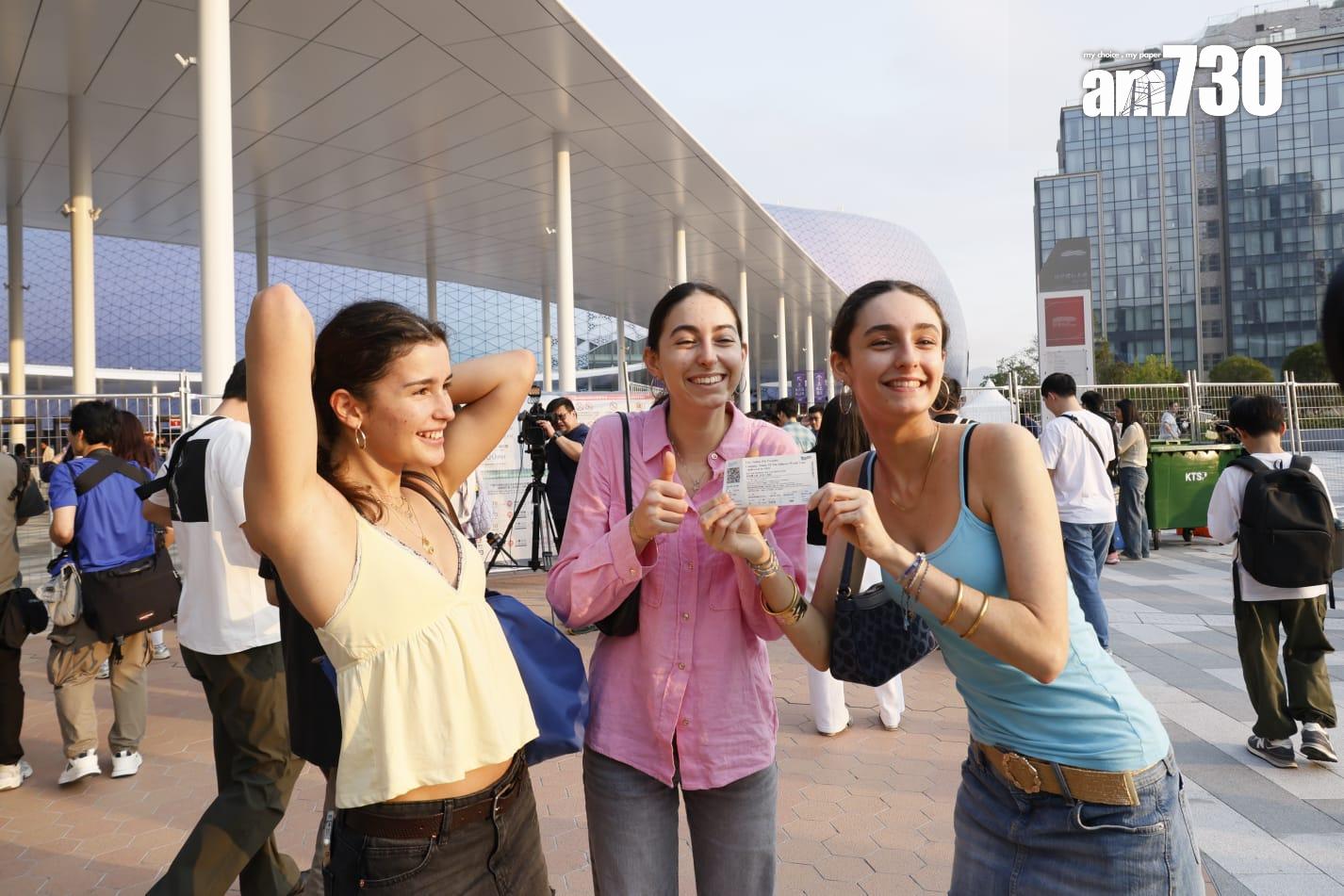 Coldplay演唱會於啟德體育園場外情況。(林俊源攝)