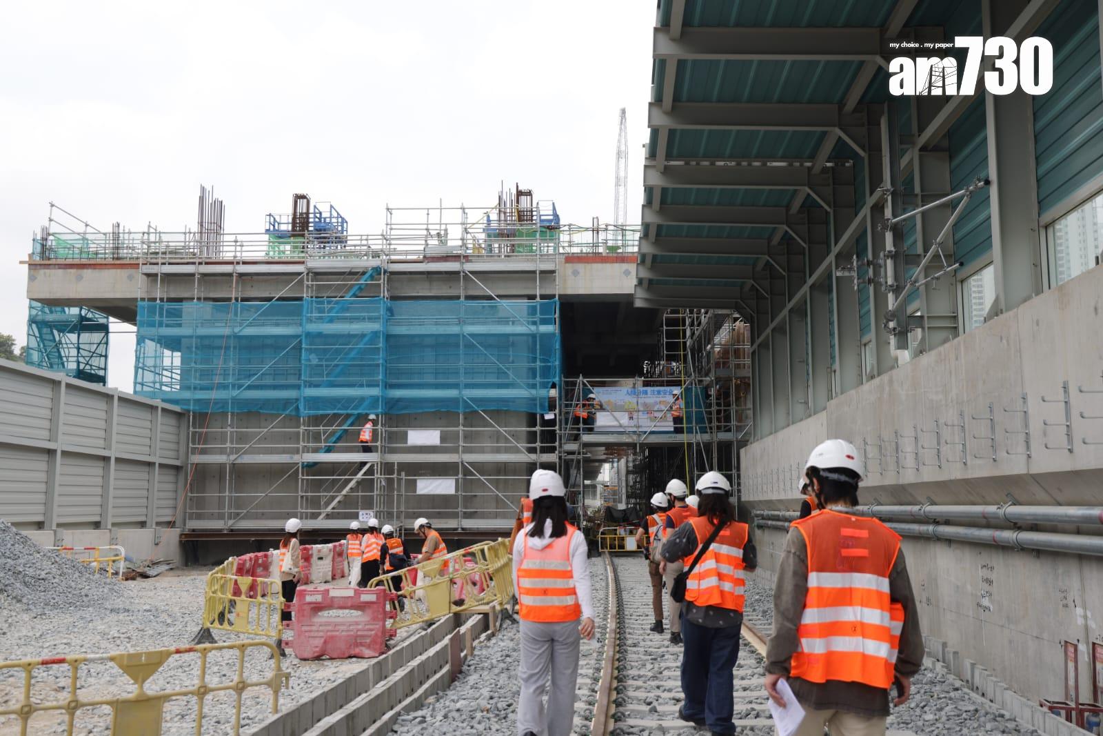 東涌東站的地基工程已完成,正開展車站月台等工程,預計2029年完工。(吳康琦攝)