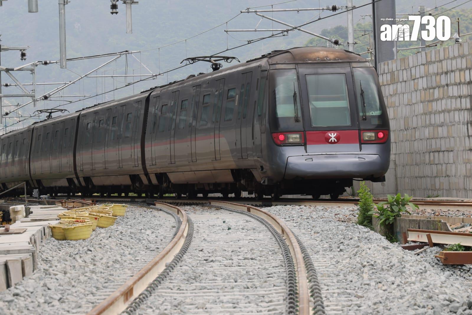 東涌綫來往東涌及欣澳4.19晚上11時收車。(吳康琦攝)