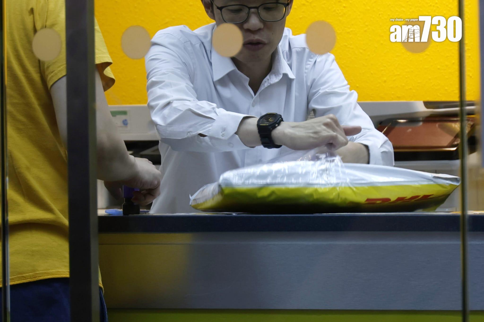 美國5月2日起取消對來自中國內地和香港的小額包裹豁免關稅政策,並把中港小額包裹關稅增至90%。(林俊源攝)