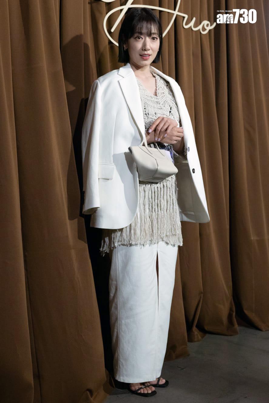 朴信惠來港用廣東話打招呼,並表示很久沒有來港跟大家見面。(蘇文傑攝)