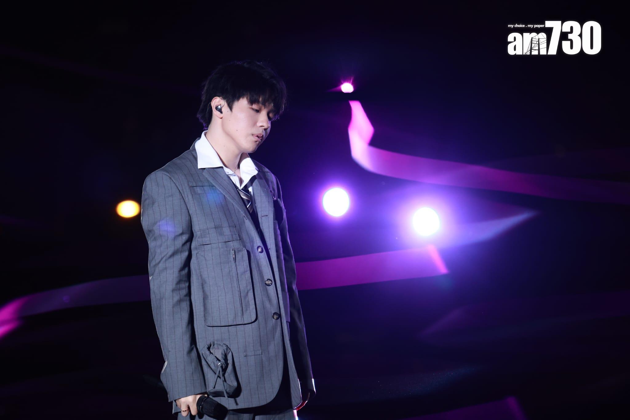 陳卓賢Ian在《Wild and Gentle Live 2025》演唱會solo環節,負責Gentle部分。(羅錦鴻攝)