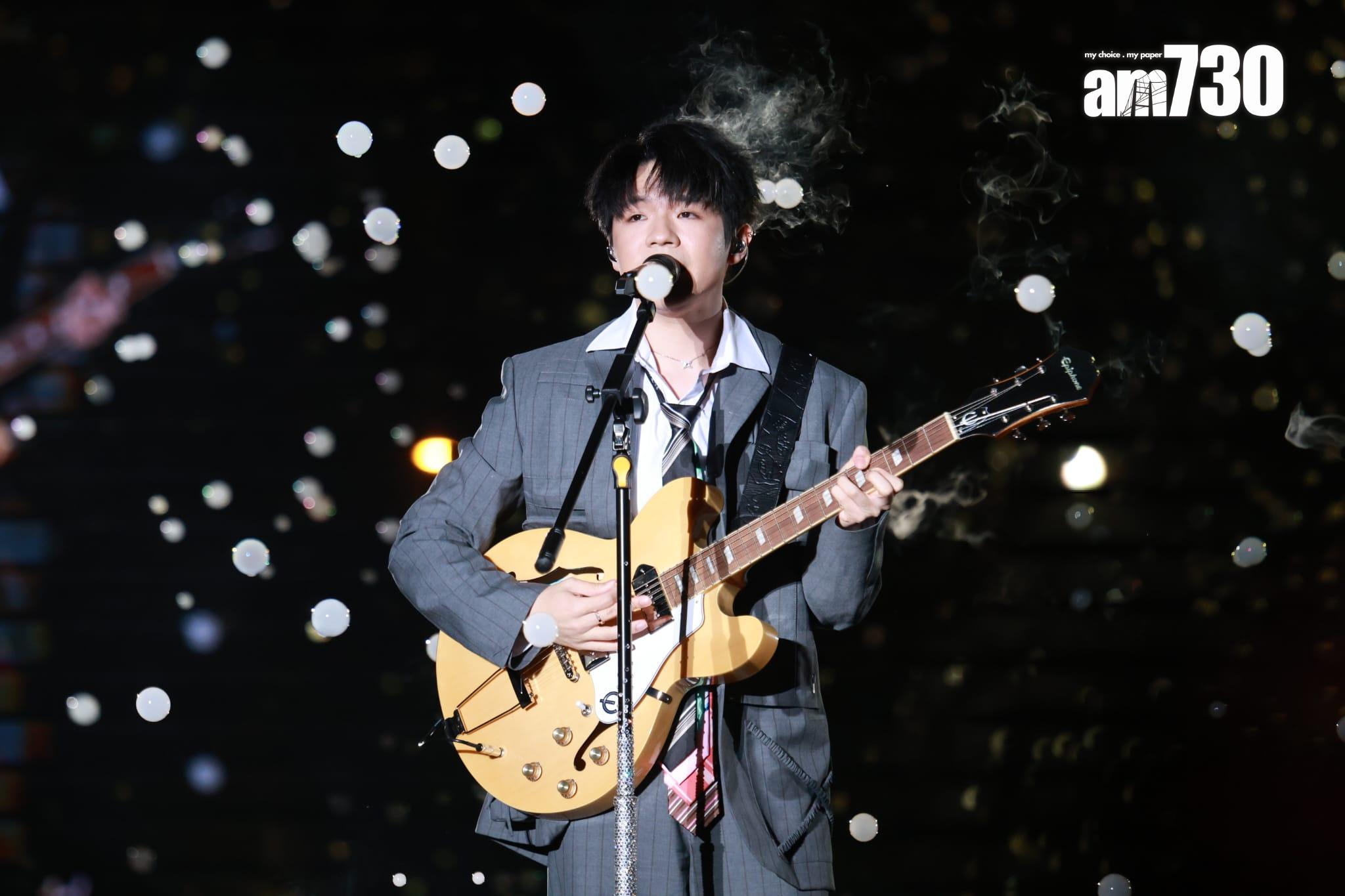 陳卓賢Ian在《Wild and Gentle Live 2025》演唱會solo環節,負責Gentle部分。(羅錦鴻攝)