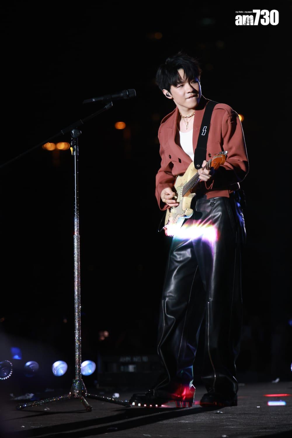 陳卓賢Ian化身band仔rock爆舞台。(羅錦鴻攝)