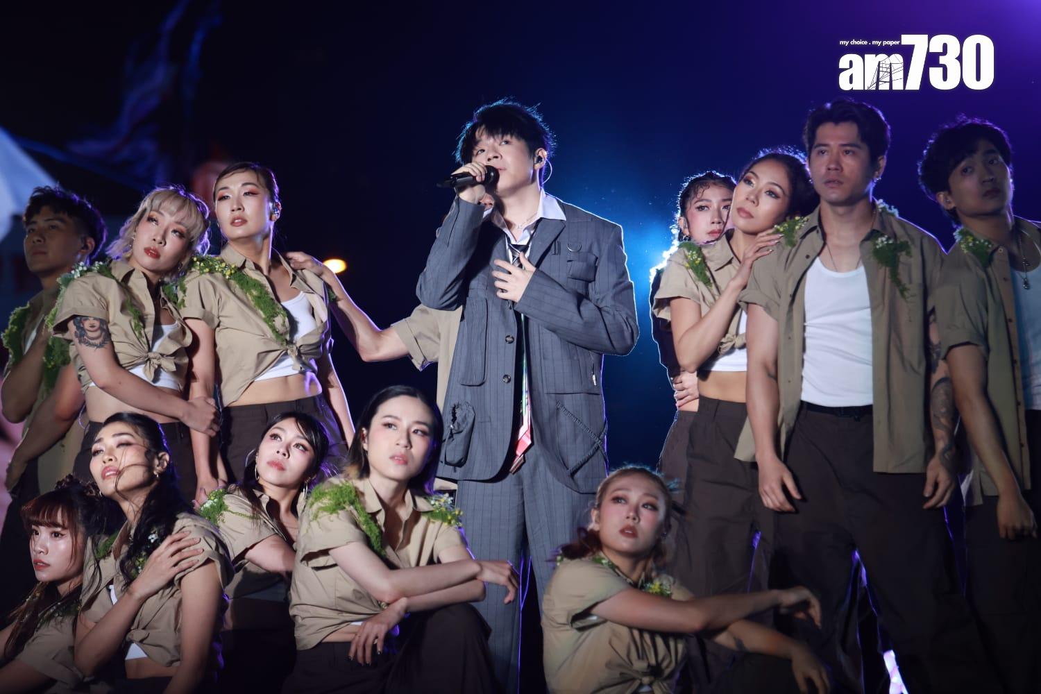 陳卓賢Ian在《Wild and Gentle Live 2025》演唱會solo環節,負責Gentle部分。(羅錦鴻攝)