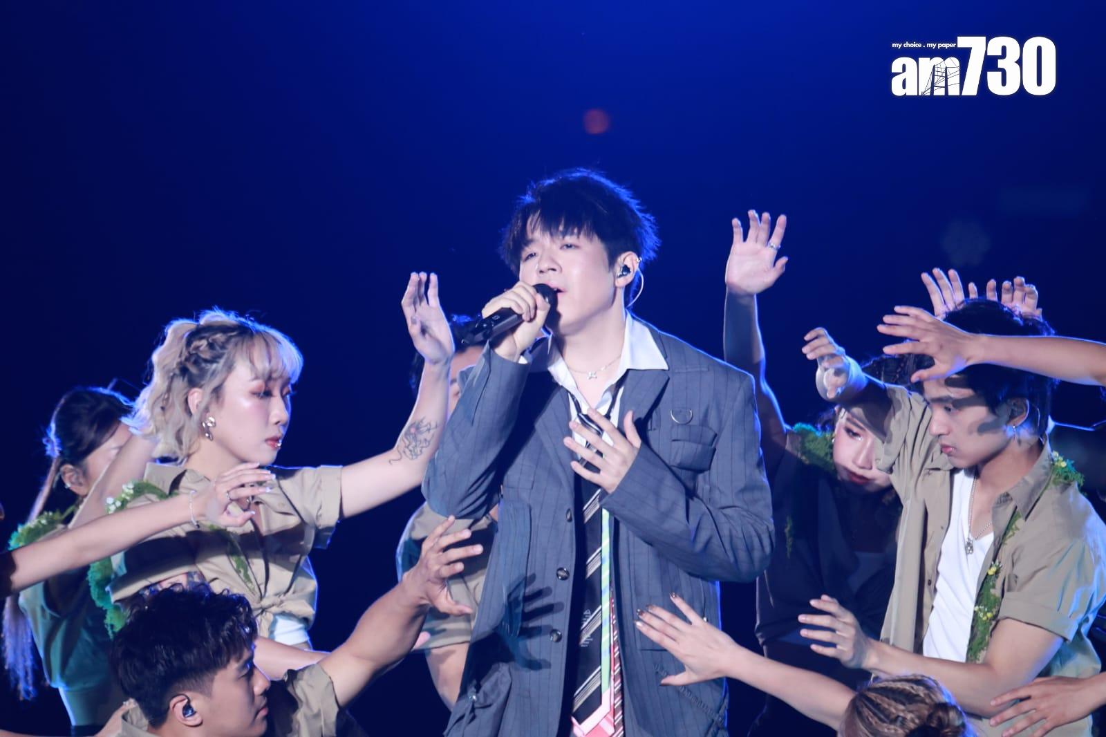 陳卓賢Ian在《Wild and Gentle Live 2025》演唱會solo環節,負責Gentle部分。(羅錦鴻攝)