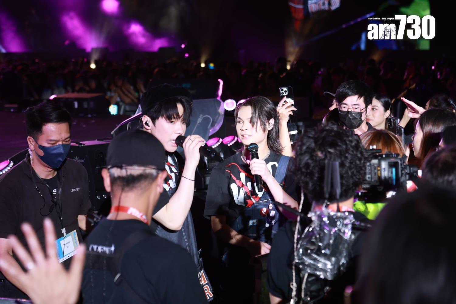 MIRROR四子在《Wild and Gentle Live 2025》encore時段走落台與觀眾近距離接觸,全場high爆。(羅錦鴻攝)