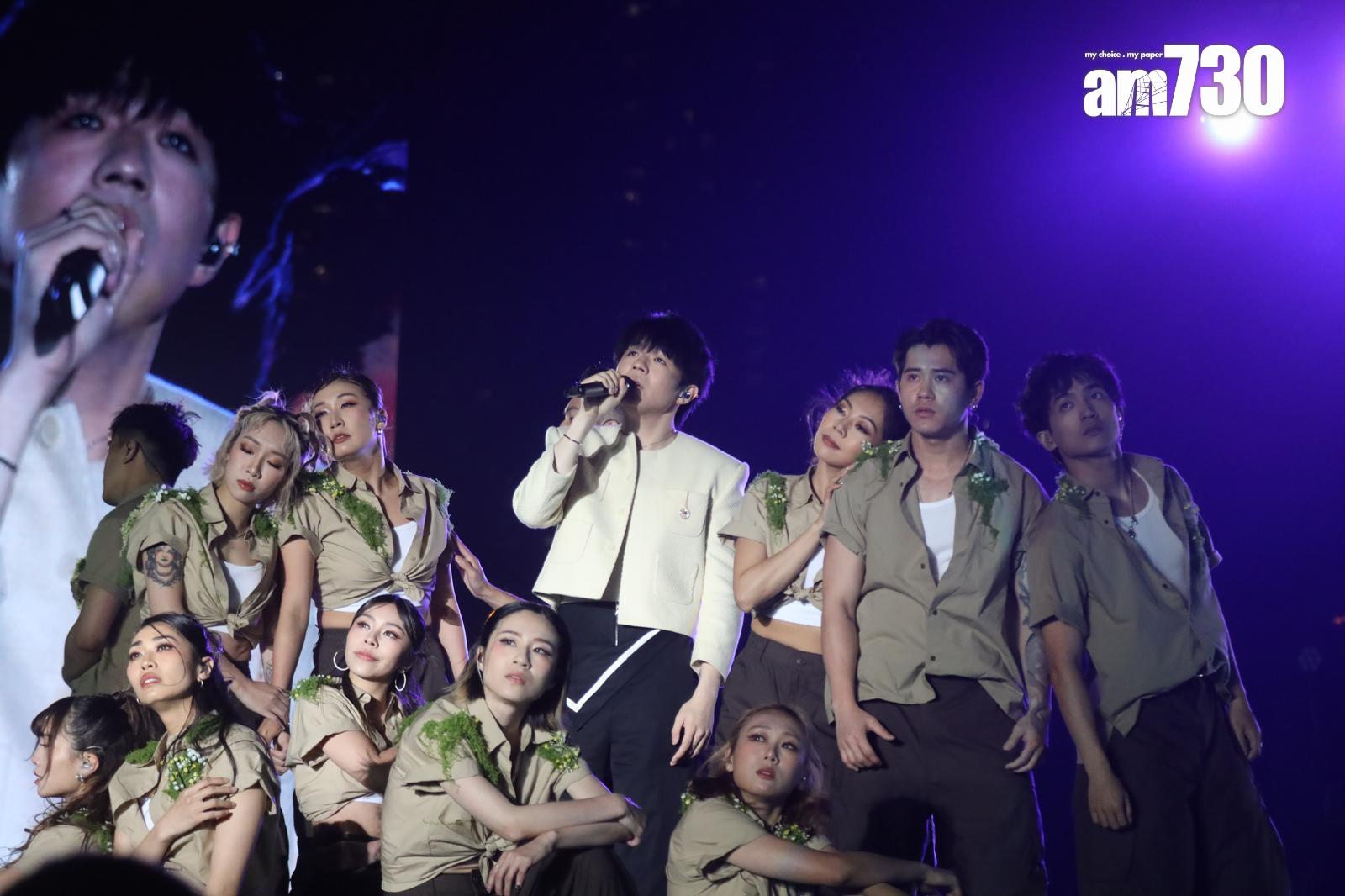 Ian以白馬王子look溫柔獻唱。(娛樂組攝)