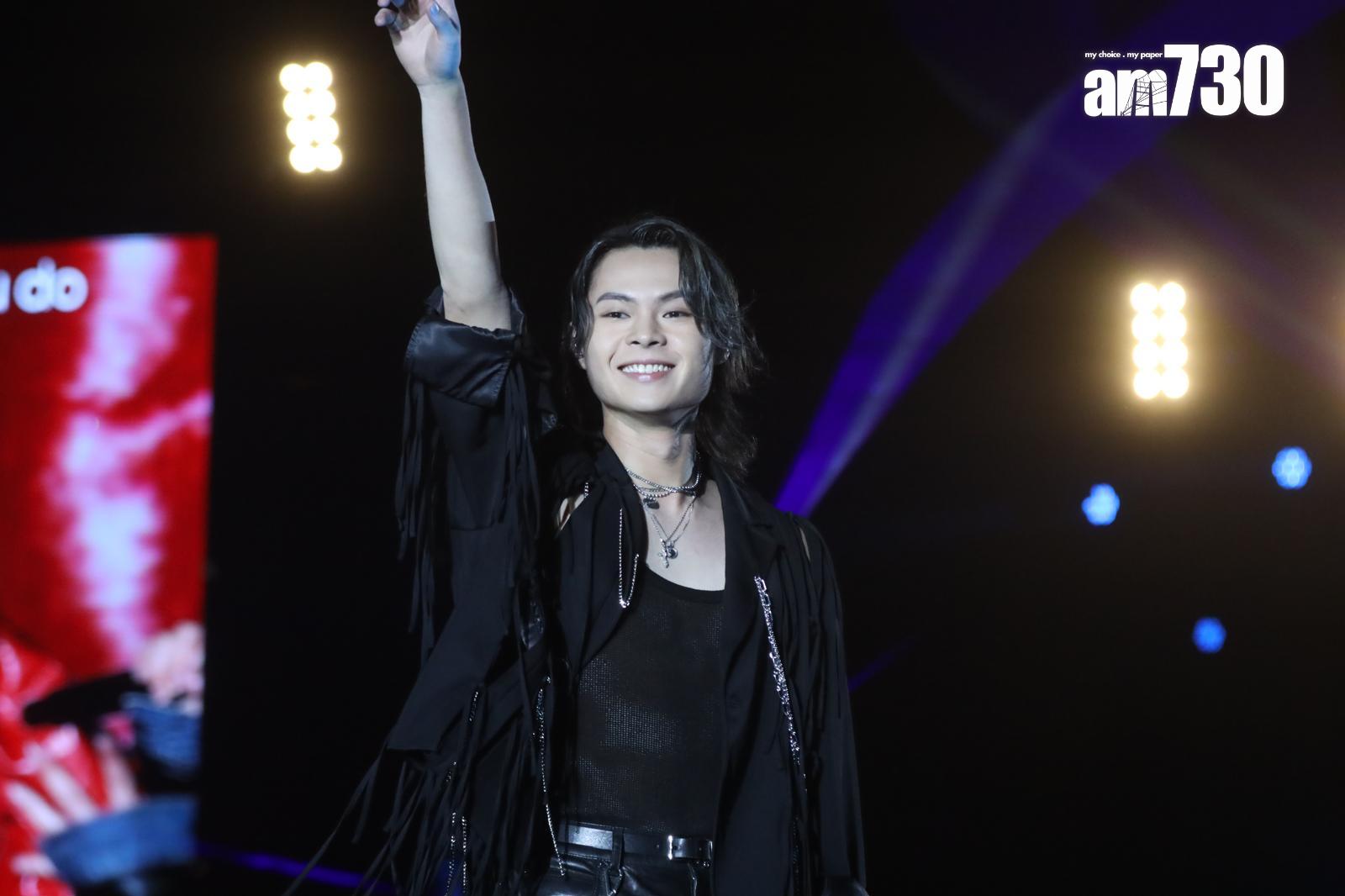 Tiger在《Manifest | Wild and Gentle Live 2025》演唱會,化身band友。(娛樂組攝)