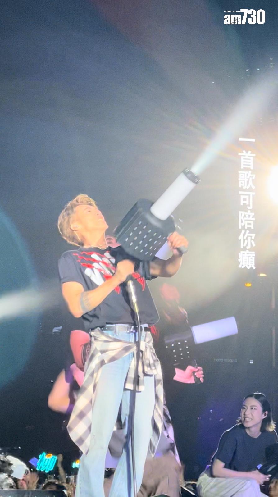 Stanley大玩噴霧槍,向觀眾掃射。(娛樂組攝)