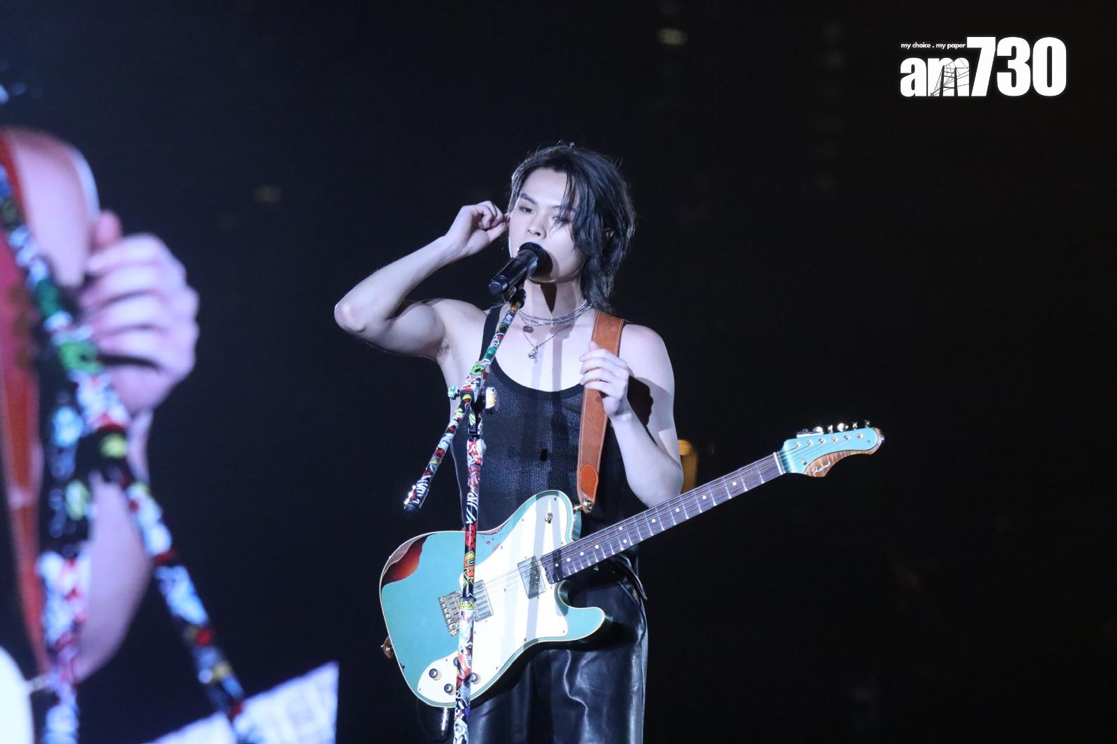 Tiger邱傲然背心上陣,背著結他,準備rock爆舞台。(娛樂組攝)