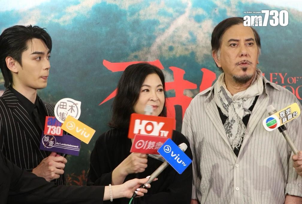 George戰戰兢兢聽秋生評會自己的表演。(娛樂組攝)