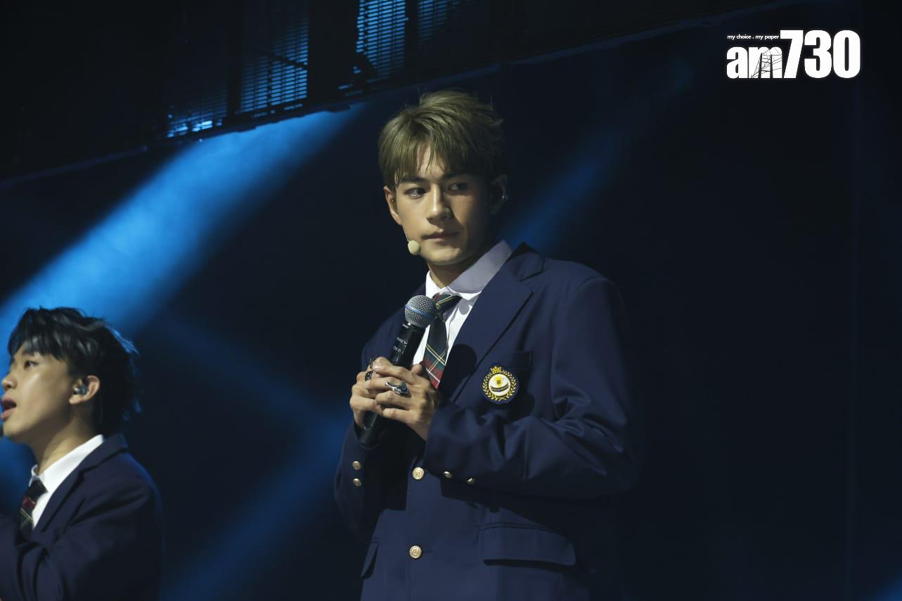 6膠以校服look獻唱新歌《To 膠 ther》,送給入場支持《膠戰 RUN FOR YOUR LIVE》的觀眾。(林俊源攝)