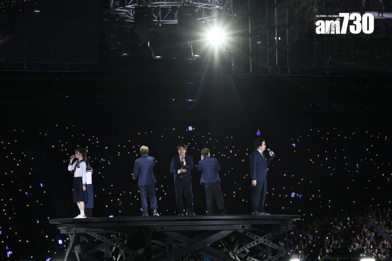 6膠以校服look獻唱新歌《To 膠 ther》,送給入場支持《膠戰 RUN FOR YOUR LIVE》的觀眾。(林俊源攝)