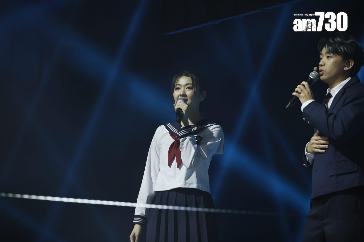 Hillary和珈其以校服look獻唱新歌《To 膠 ther》,送給入場支持《膠戰 RUN FOR YOUR LIVE》的觀眾。(林俊源攝)