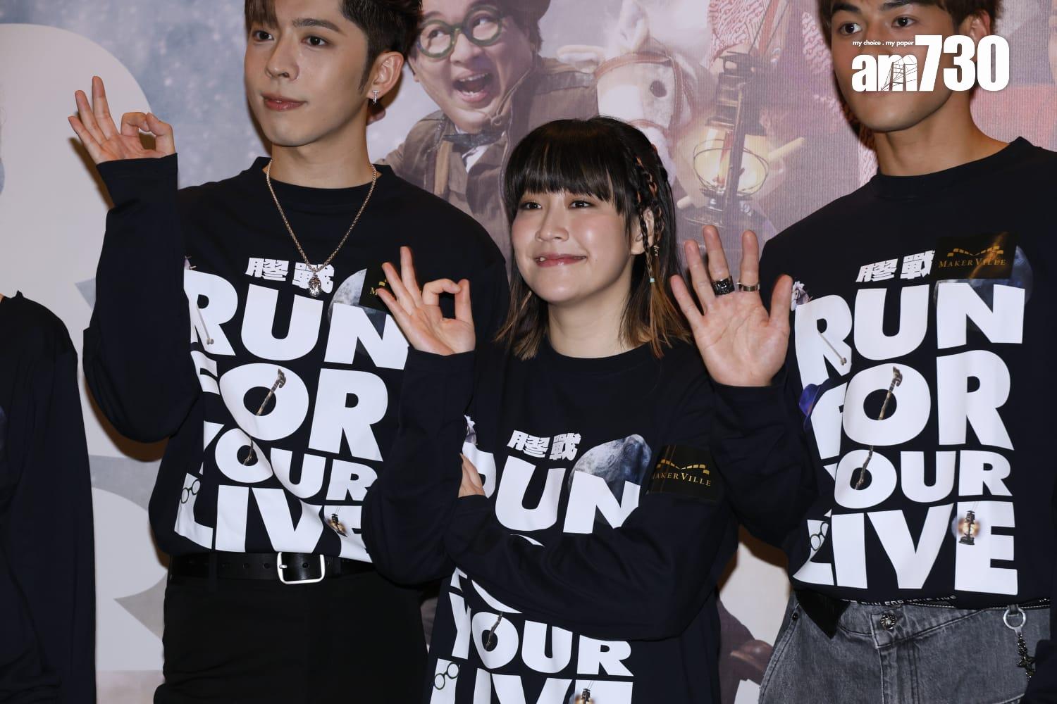 Edan和阿正為Jeremy「爭寵」。(林俊源攝)