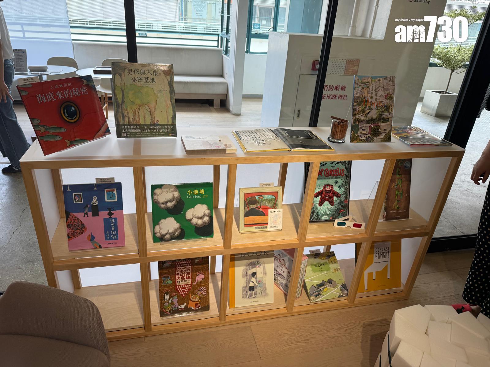 現場擺放超過60本無字繪本