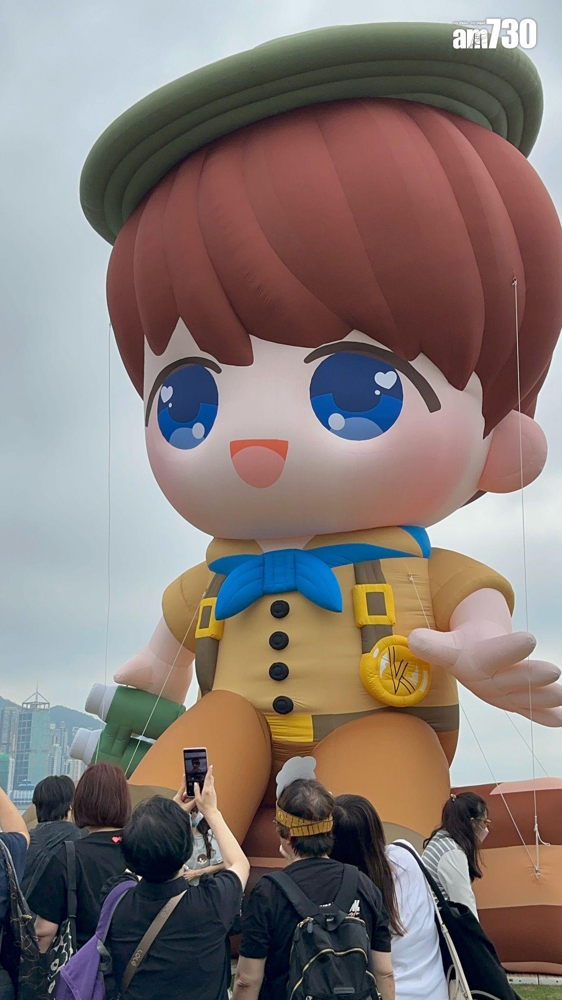 高達10米的小濤濤,聳立於西九文化區海濱草地。(娛樂組攝)