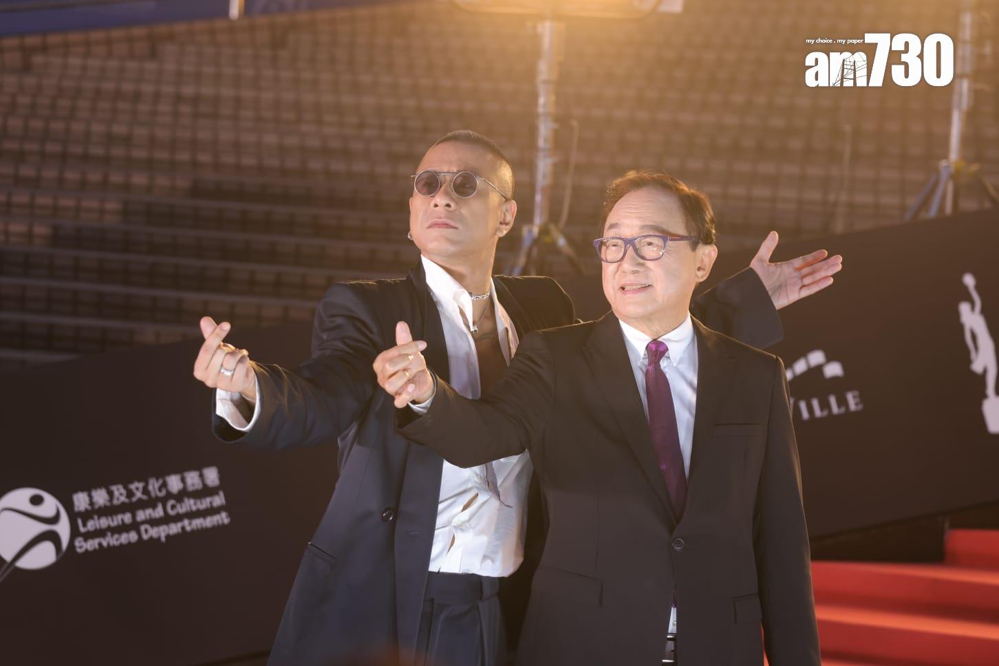 許冠文與朱栢康父子檔擺心心甫士合照。 (吳康琦攝)