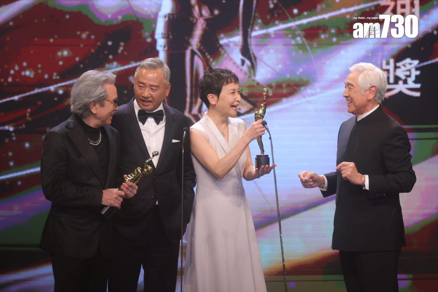 姜小亮、韓冬青獲頒「專業精神獎」。