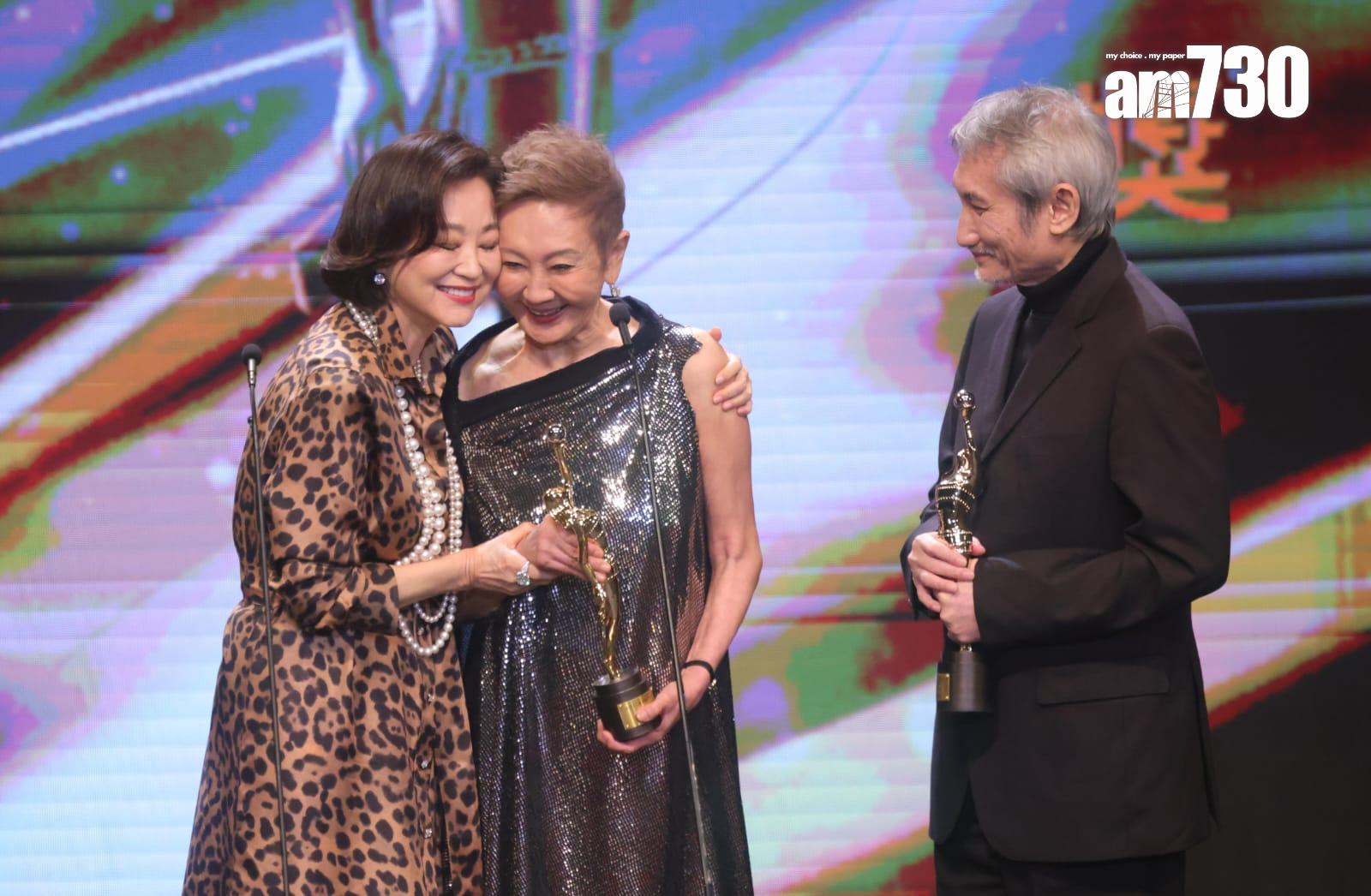 林青霞現身向好友徐克與施南生頒發終身成就獎。 (吳康琦攝)