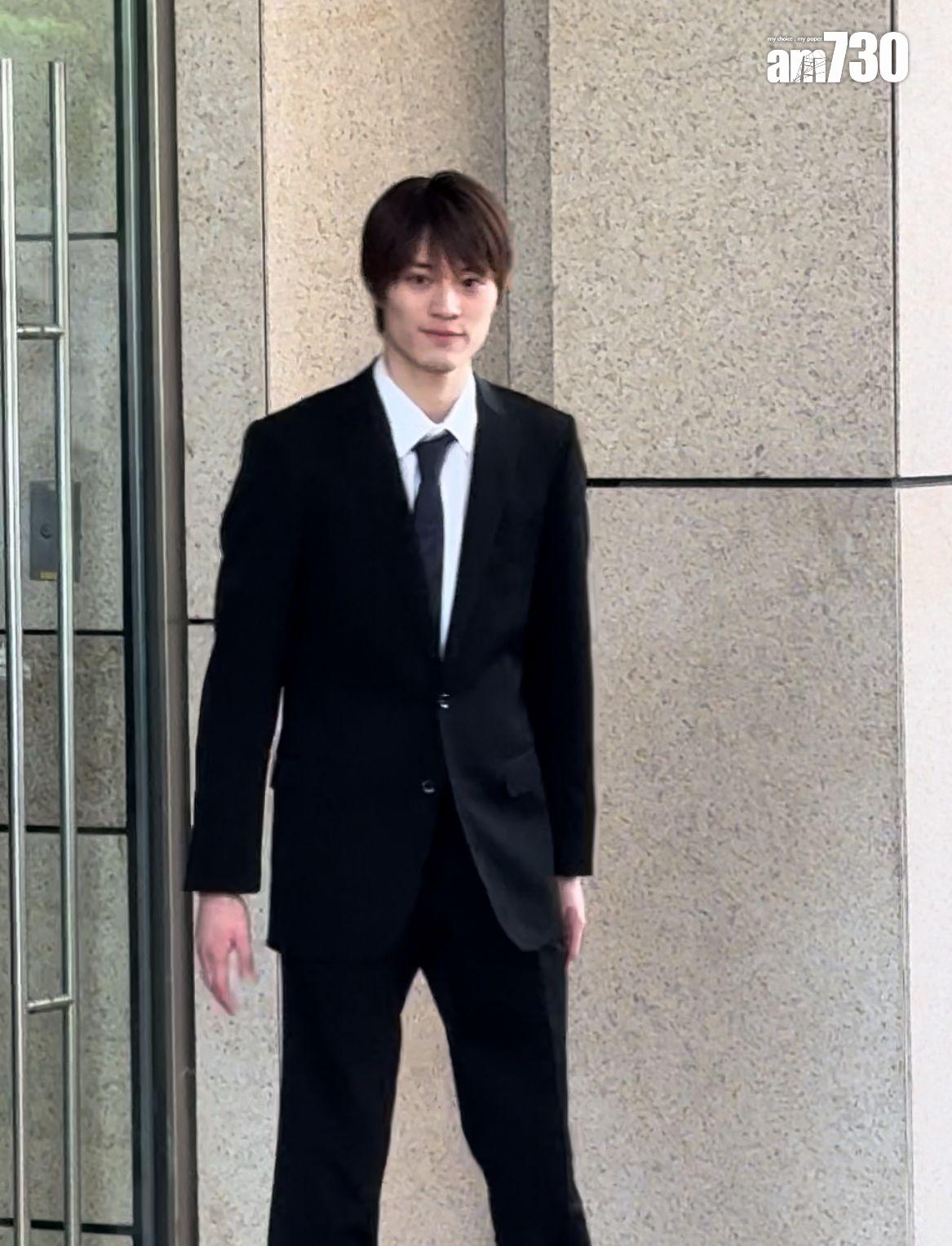 上村謙信離開法院時,向在場人士點頭示意。(娛樂組攝)