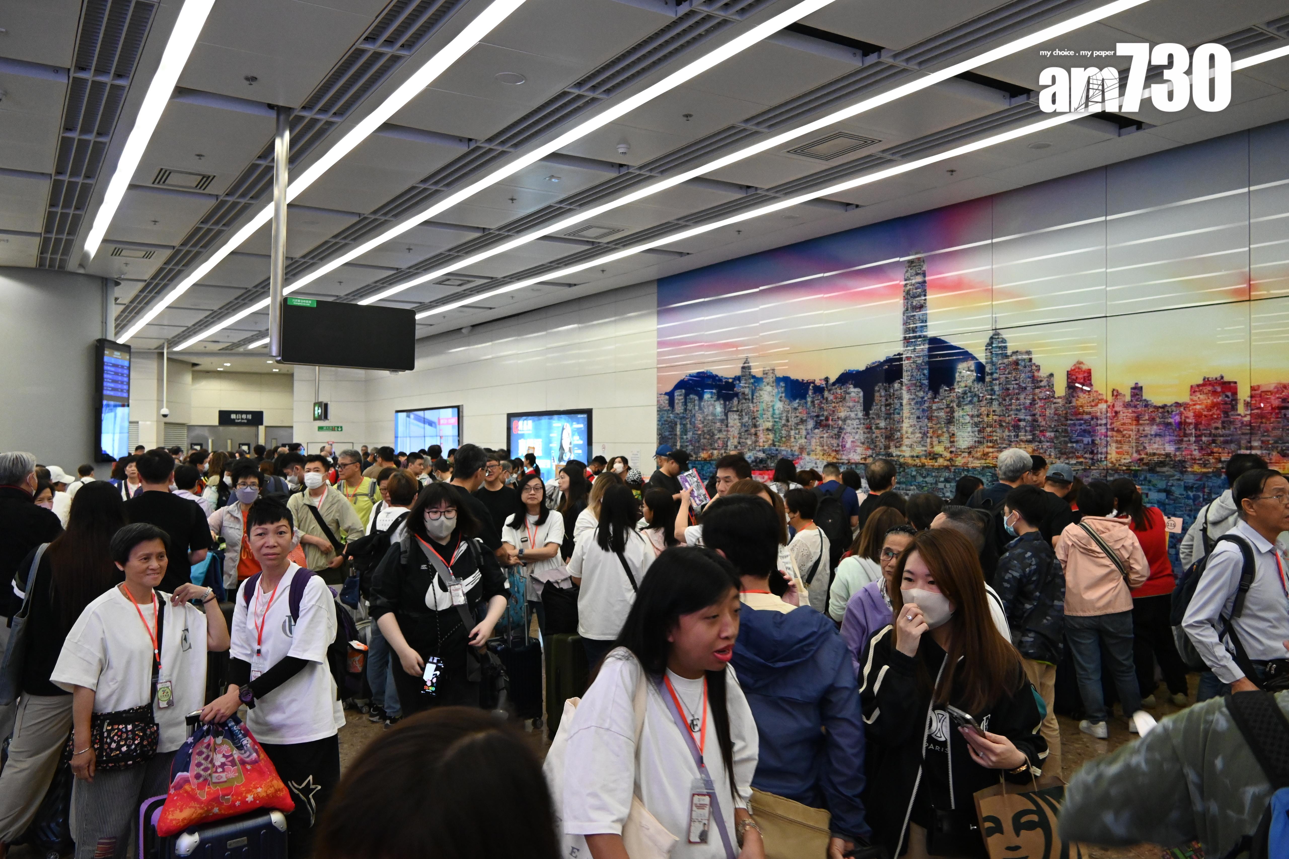 一早有數百粉絲到場。(娛樂組攝)