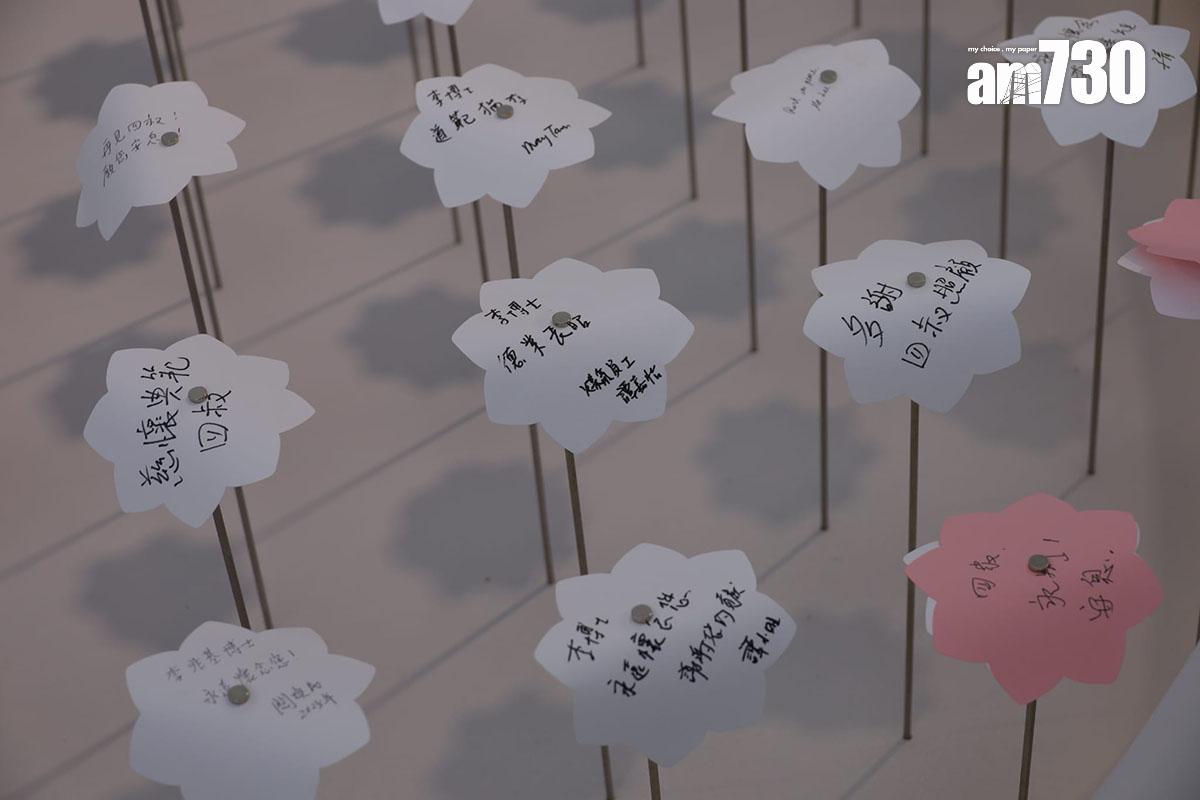 大型帳篷悼念區內設有李兆基紀念展覽。(鍾式明攝)