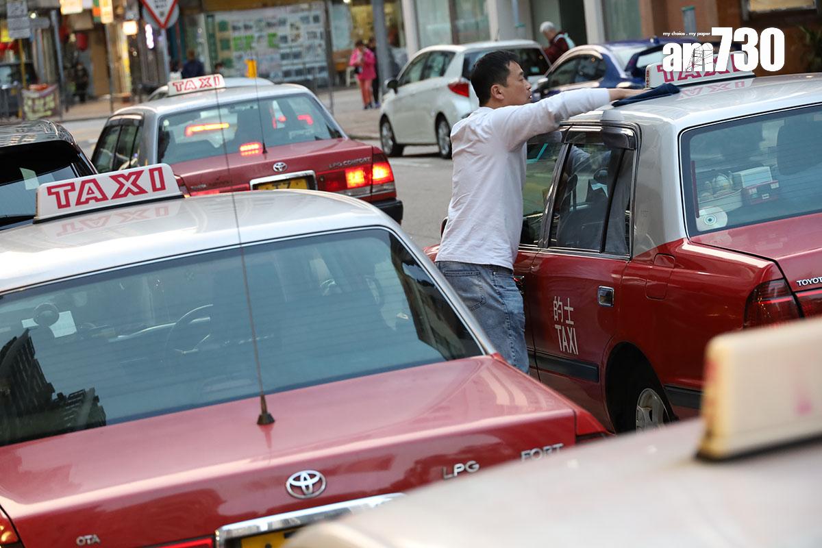 市區的士牌價上月21日低見267萬元水平。(鍾式明攝)