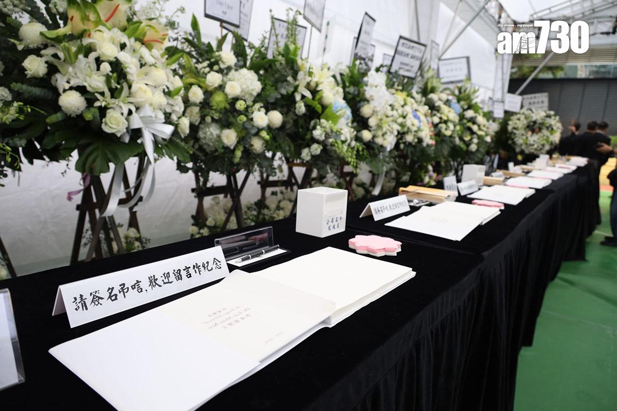 大型帳篷悼念區內設有李兆基紀念展覽,並擺放有弔唁留言冊。(鍾式明攝)