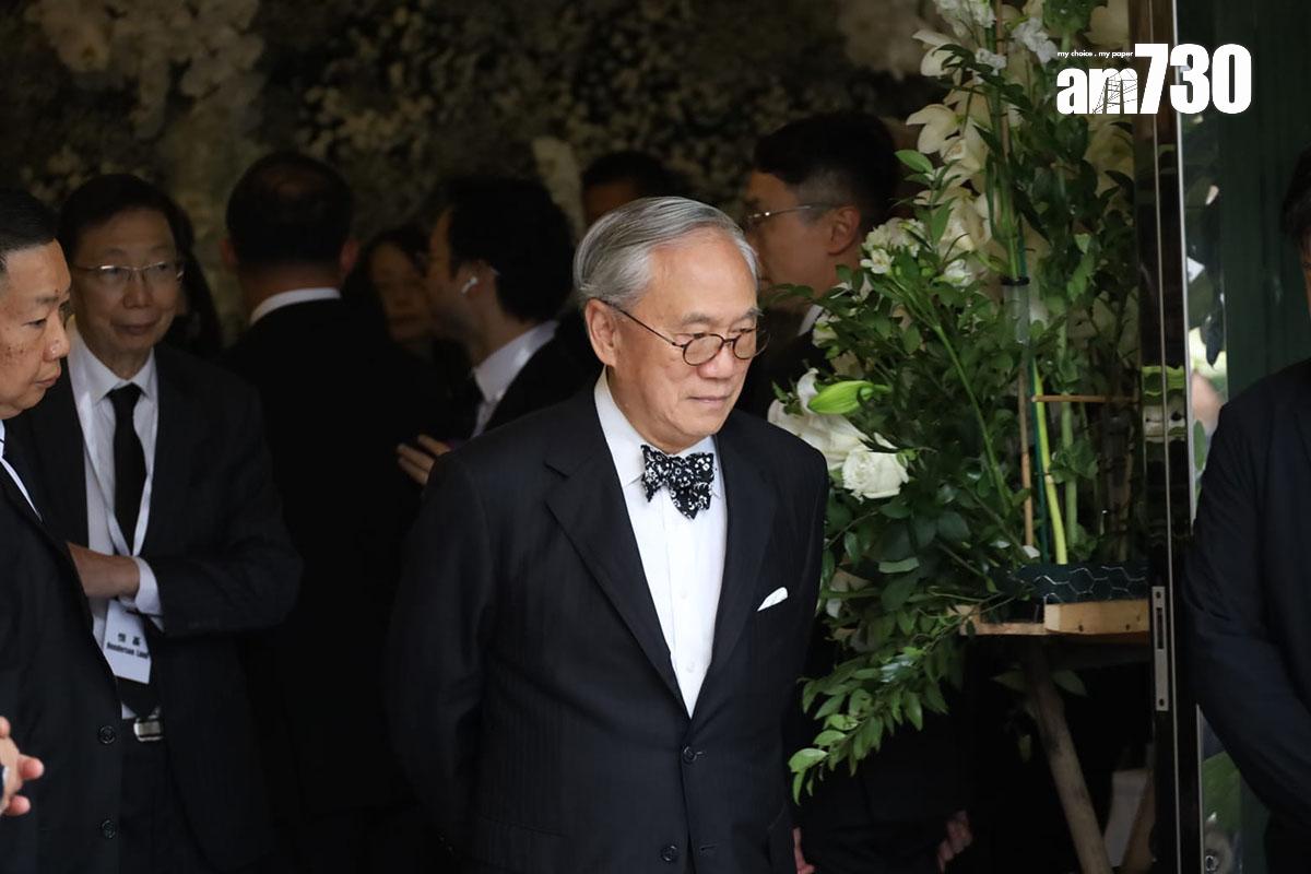 曾蔭權到場悼念李兆基。(鍾式明攝)