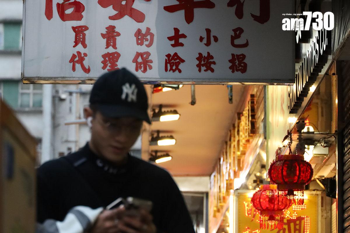 的士牌價近年呈現跌勢。(鍾式明攝)