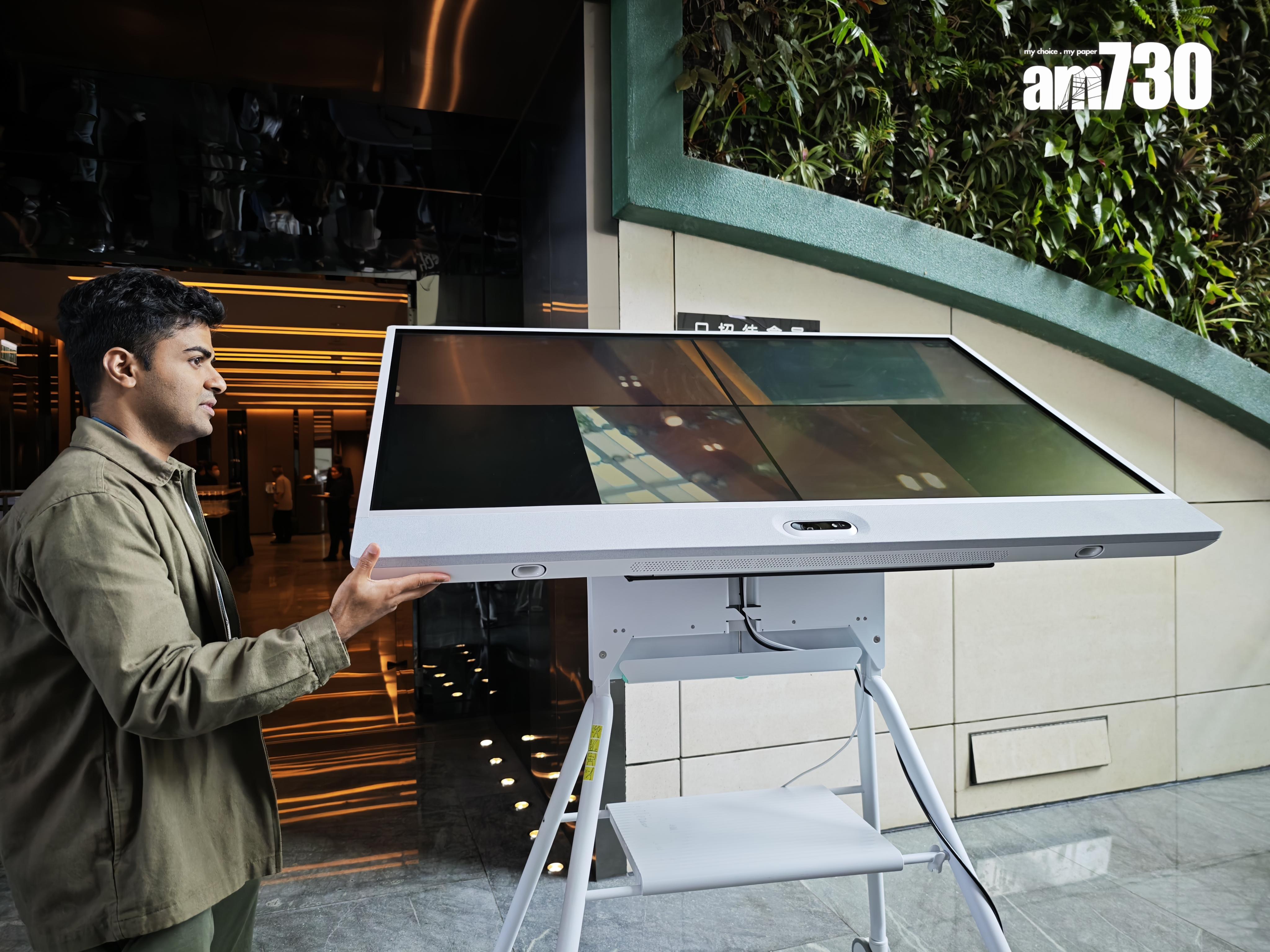 使用腳架可輕鬆將之翻轉,變換鏡頭位置迎合不同空間及拍攝角度。