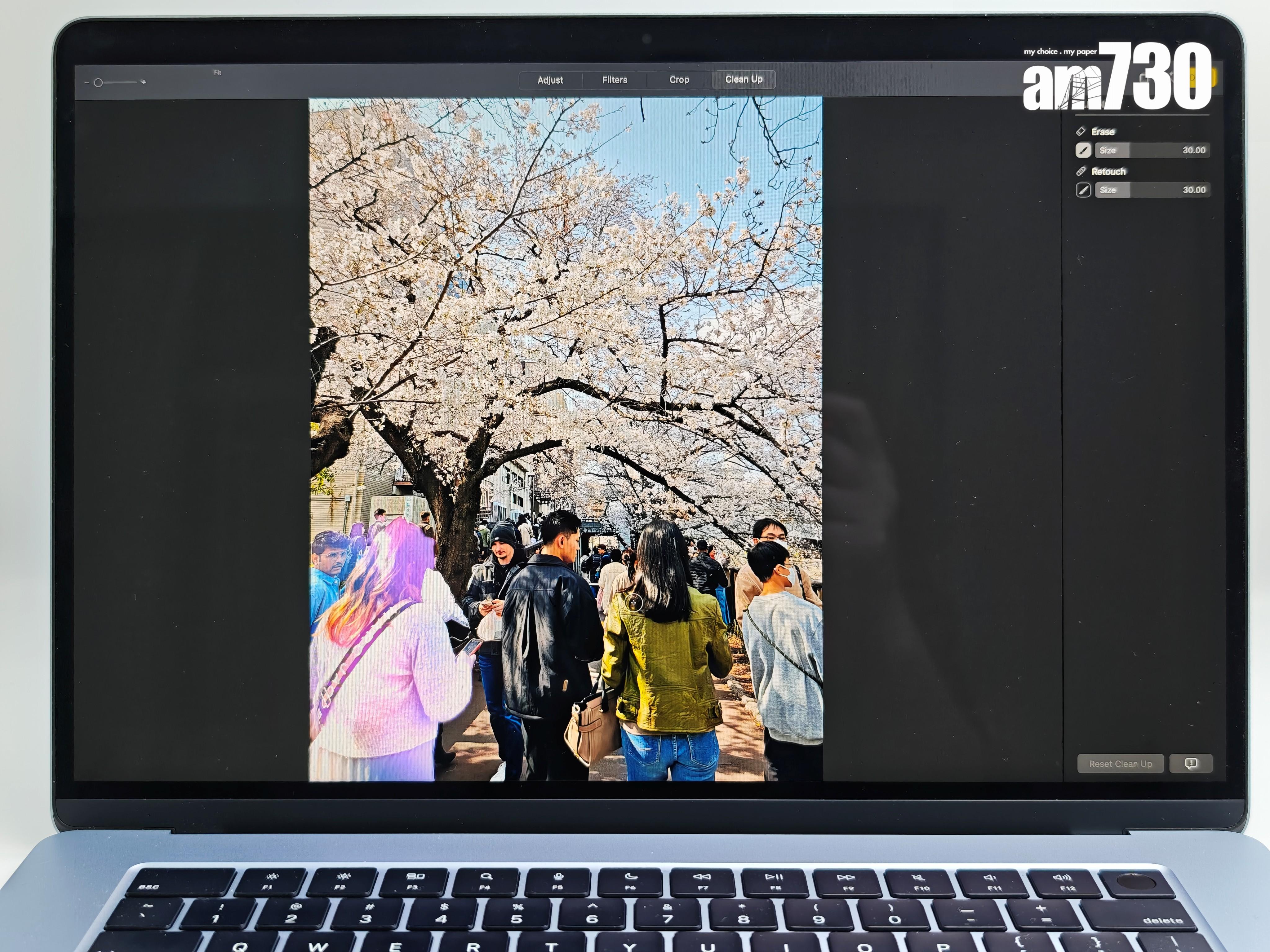 可使用Clean Up清除相片不需要的人物及東西。