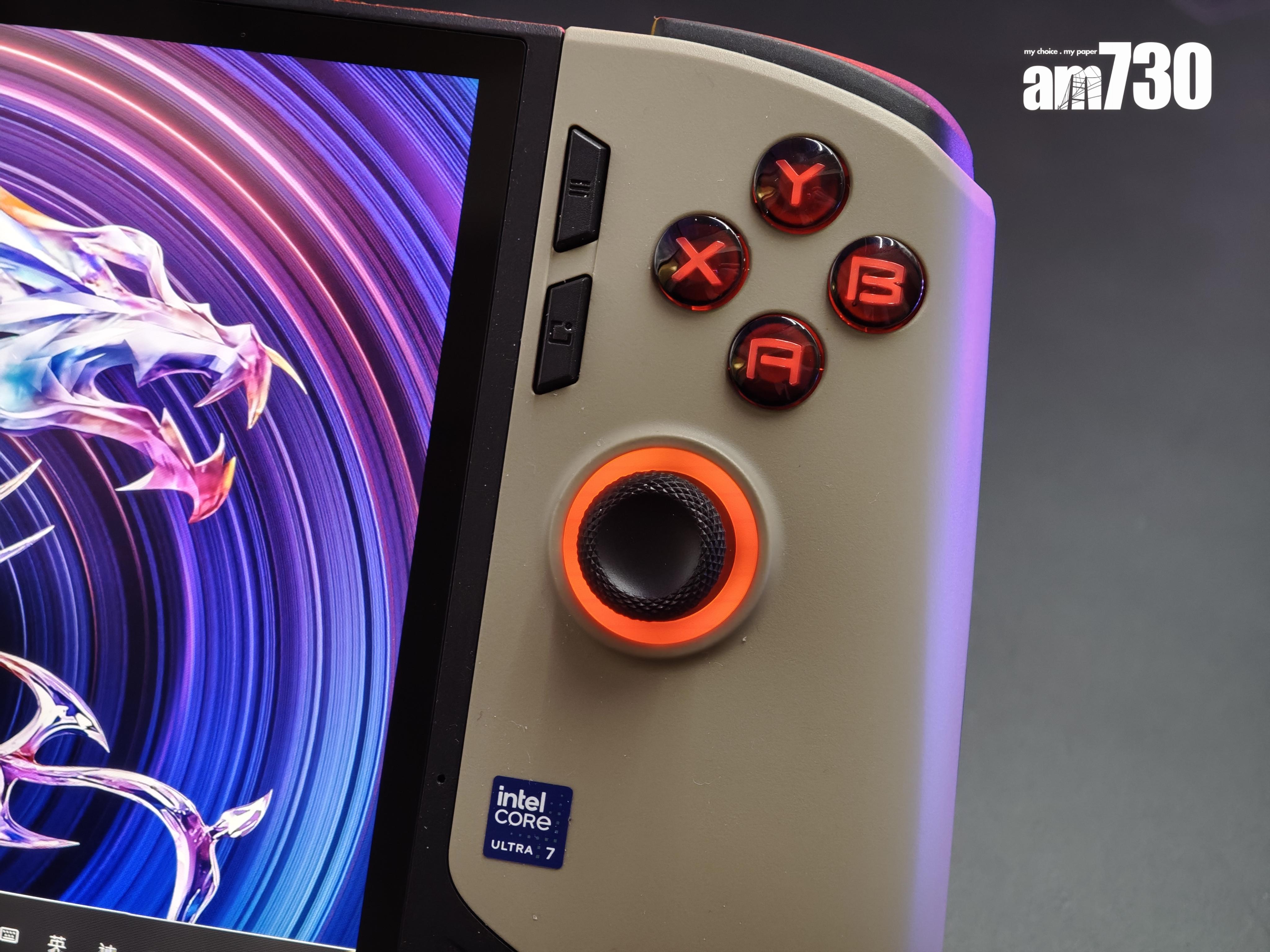 MSI Claw 8 AI+的ABXY鍵及右搖桿均有RGB燈效。