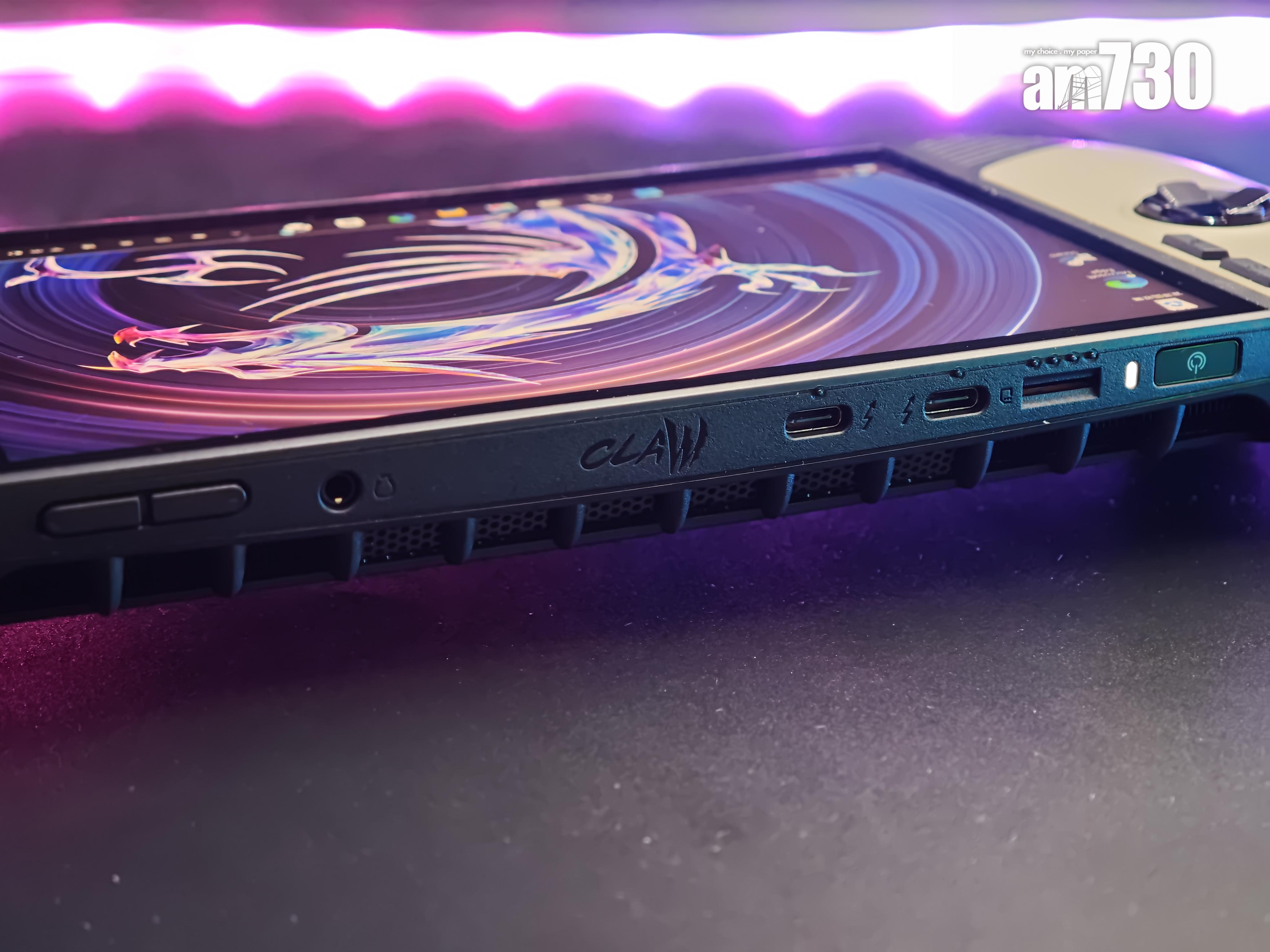 MSI Claw 8 AI+機頂的插口及指紋開關制。