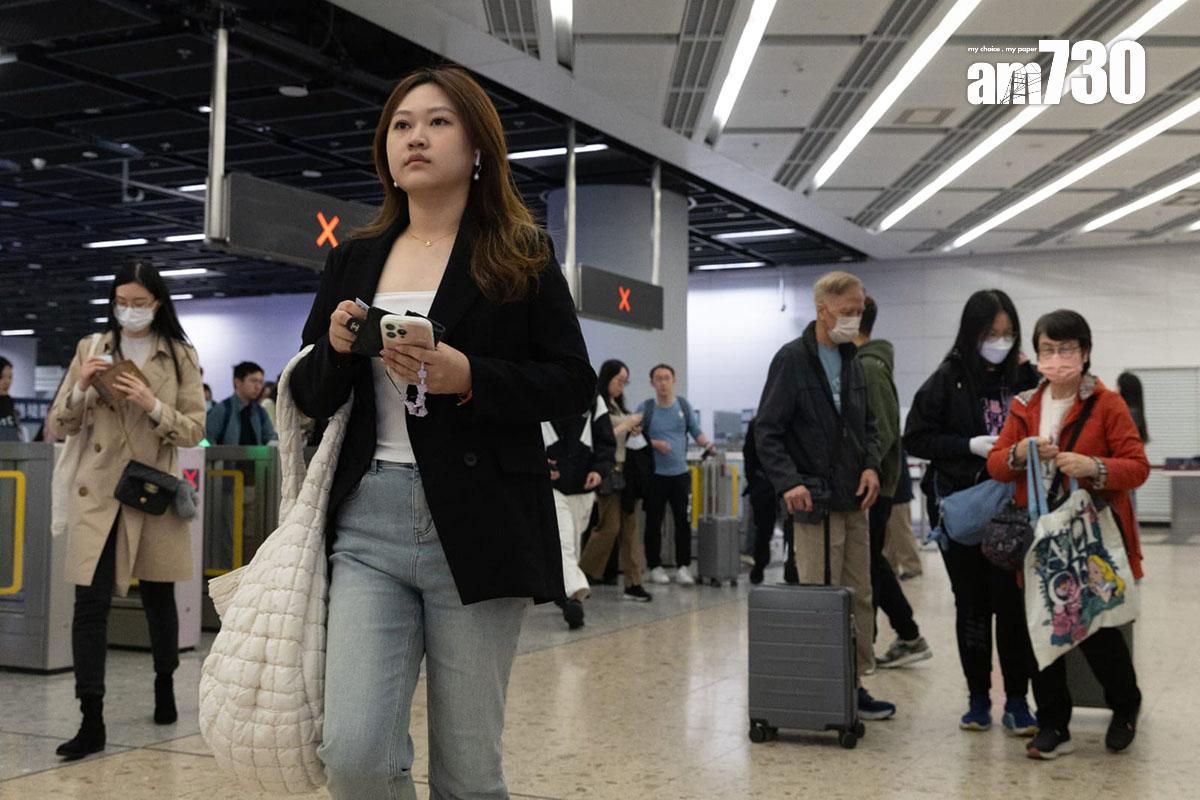 截至今日下午4時,有3.5萬人次經高鐵西九龍站入境本港。(蘇文傑攝)