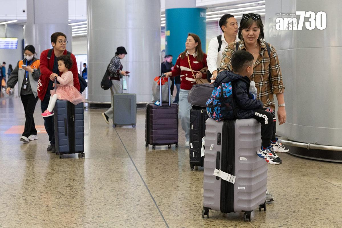 截至今日下午4時,有3.5萬人次經高鐵西九龍站入境本港。(蘇文傑攝)