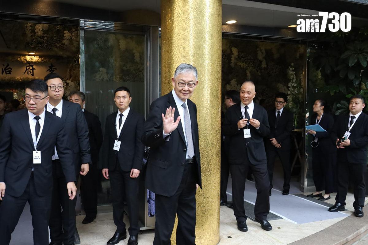 施永青前來悼念李兆基。(鍾式明攝)