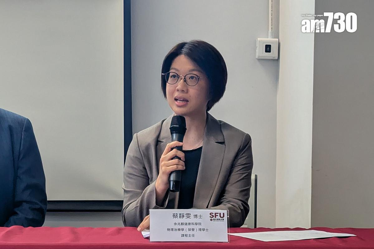 蔡靜雯說,物理治療學課程已全面應用模擬訓練形式。(羅庸軒攝)