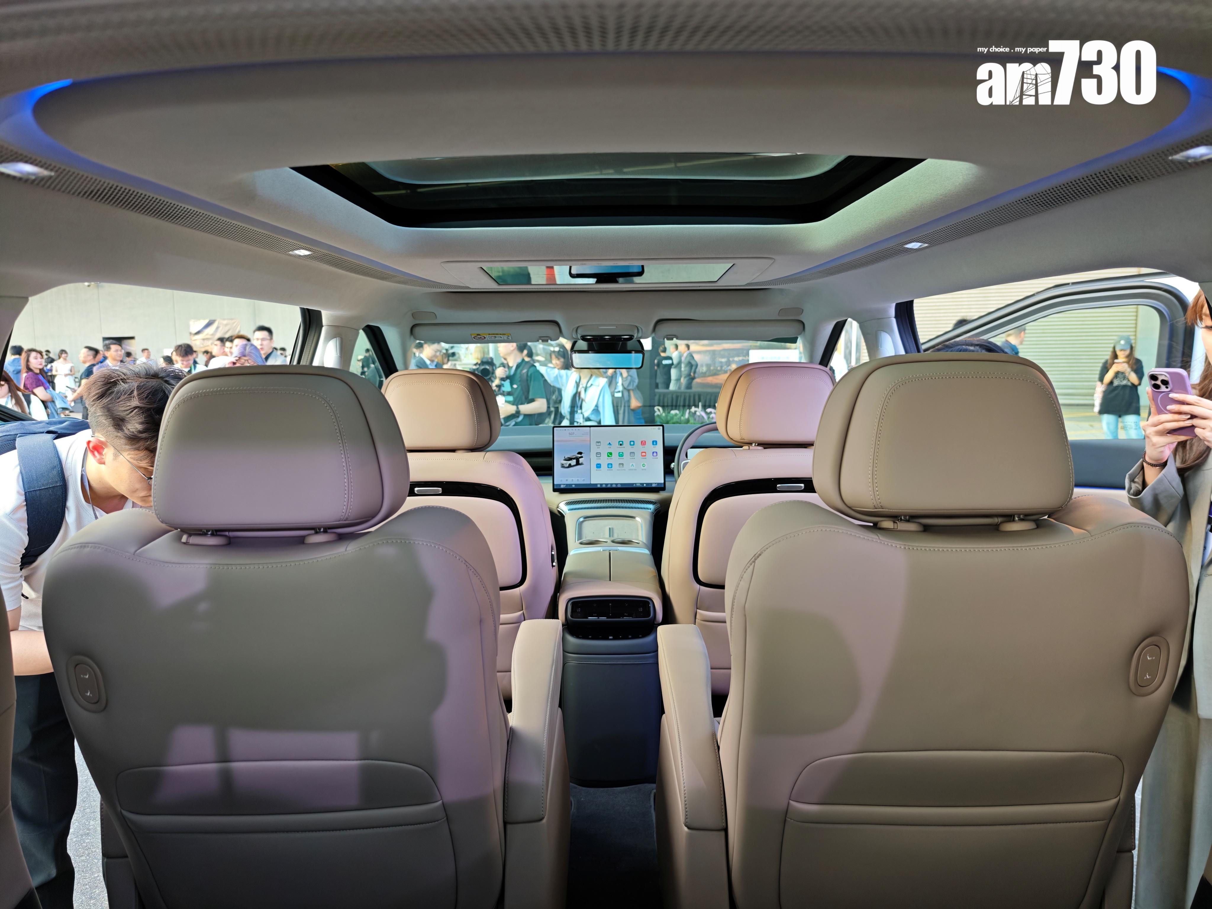 XPENG X9全車長5293mm、軸距3160mm,車頂設有環繞式中央空調及氣氛燈。