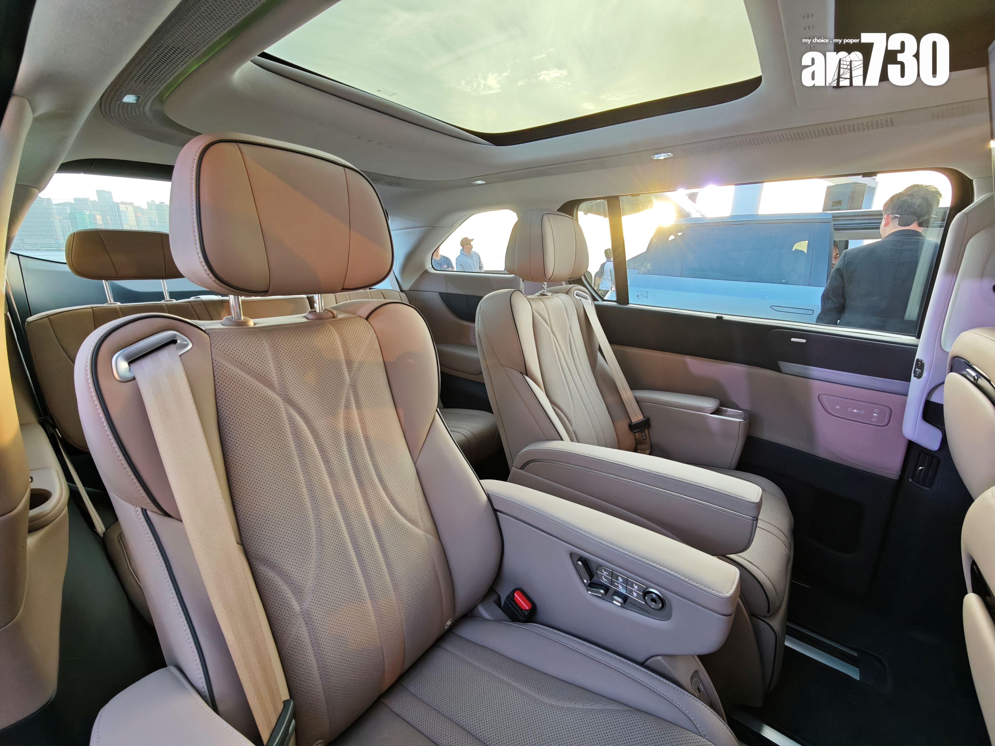 XPENG X9全系標配過道版零重力太空座椅。