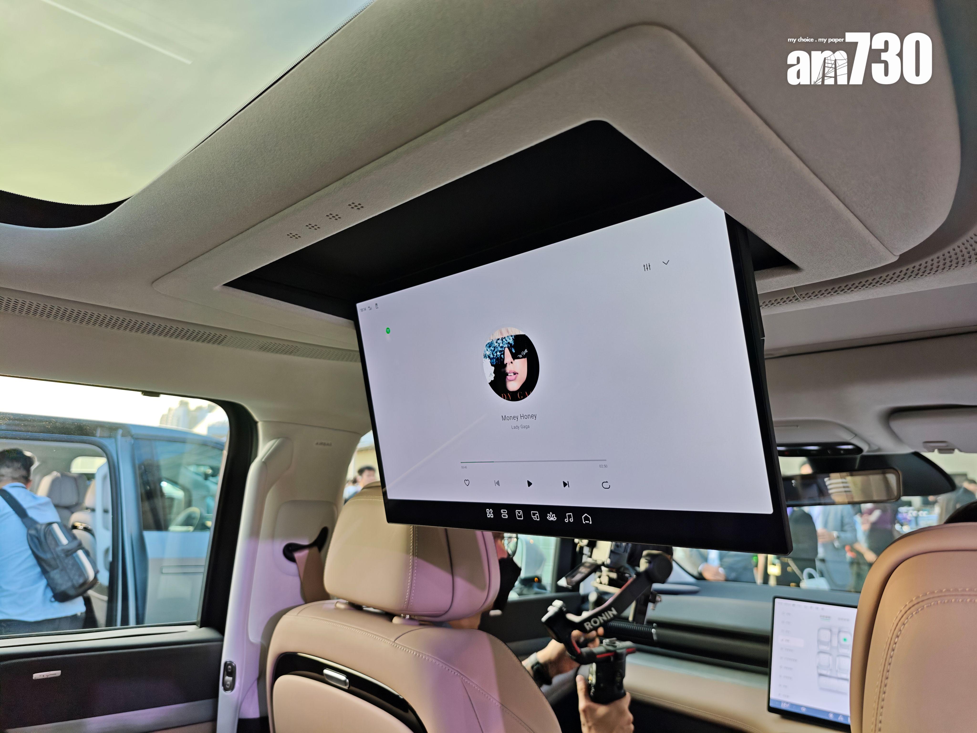 XPENG X9的21.4娛樂屏幕,支援YouTube及多個串流平台。