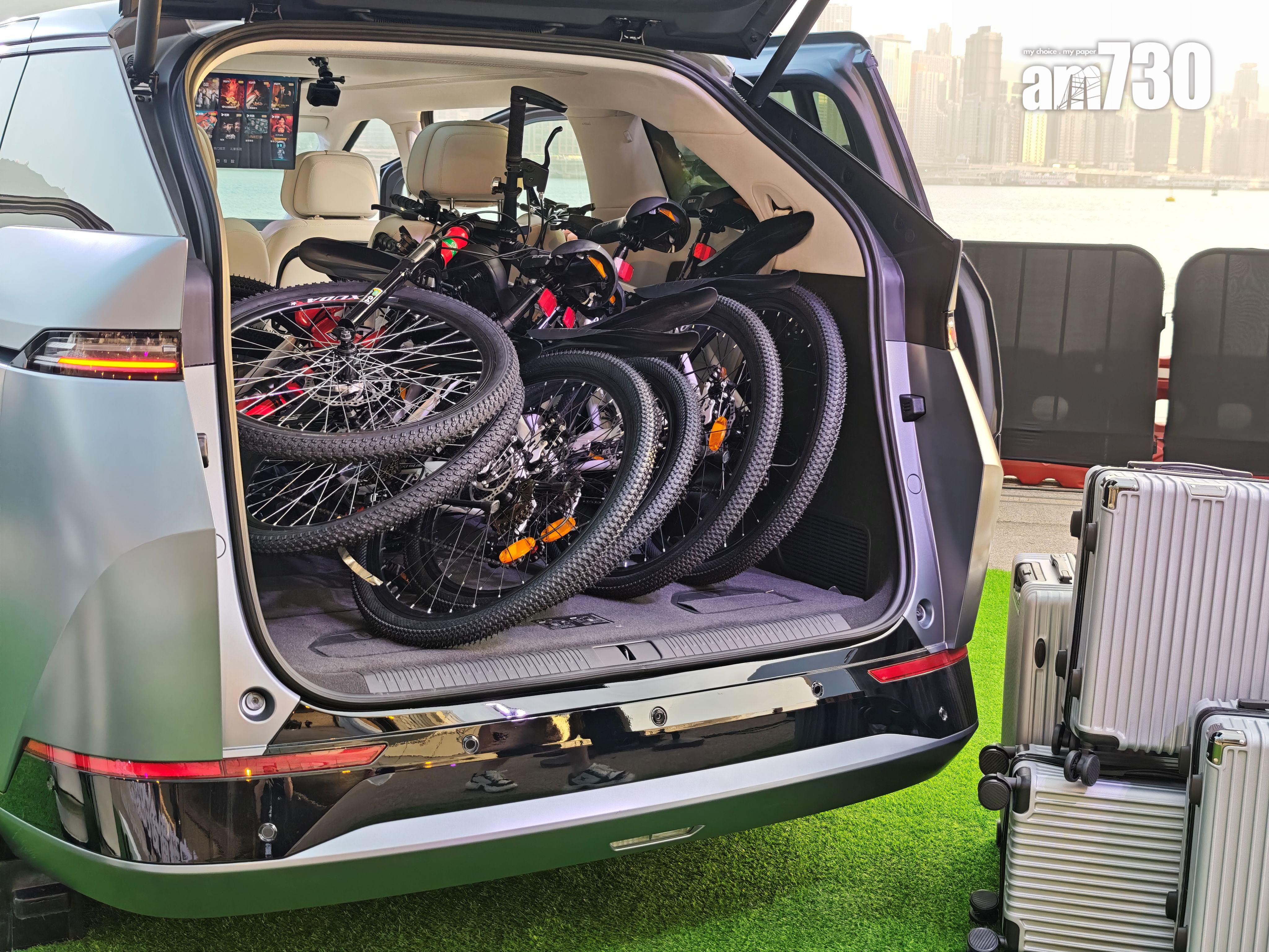 XPENG X9後排可電動放下,變成超大容量尾箱。