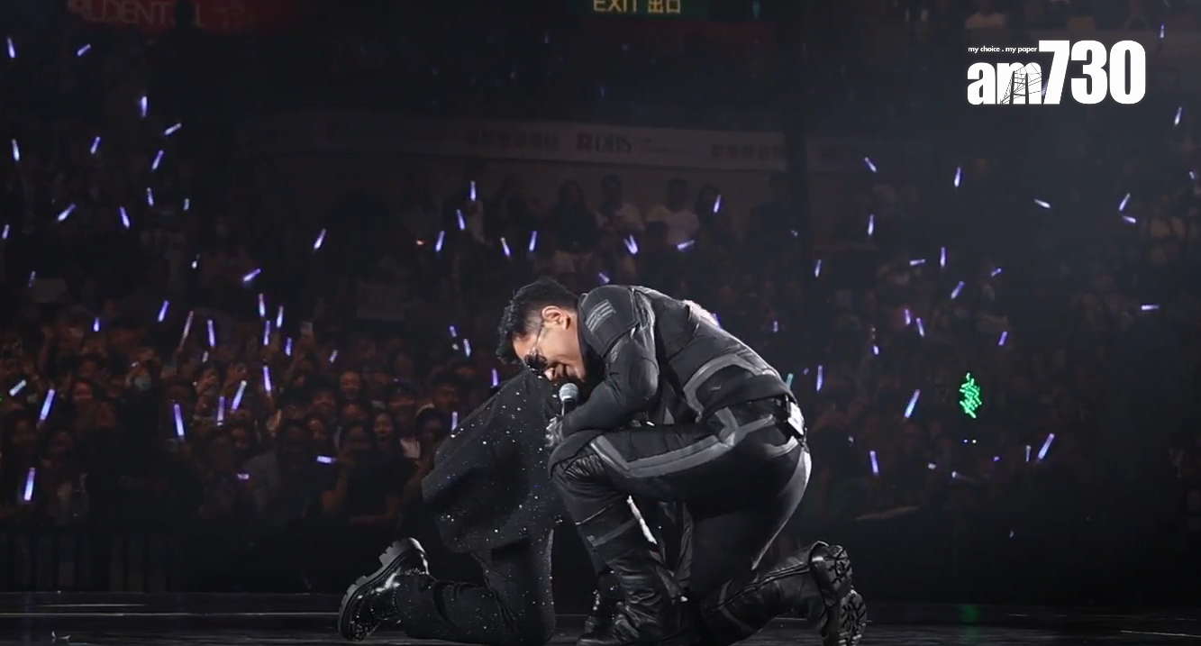 古天龍突然向林峯跪低並謂︰「項太傅嚟遲咗!」